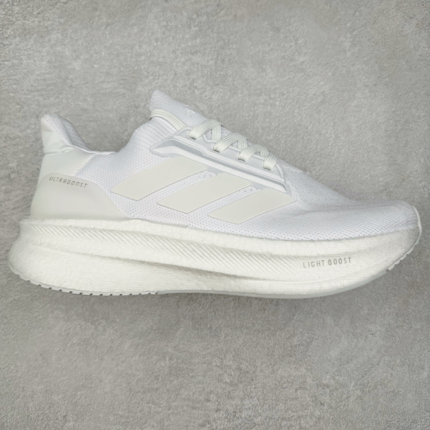 图片[7]-AD Ultra Boost 5X 2025高性能版5X系列UB低帮袜套式针织透气缓震休闲运动慢跑鞋 全新Ultraboost 5X官宣，颠覆以往，迎来该系列自2015年首次亮相最大一次革新！从鞋面到中底配置都有新的突破，跟着小编一同探究“阿迪UB有史以来最大升级”！Ultraboost 5X革新中底配置，采用LightBoost V2泡沫，与Ultraboost Light相比，前掌能量反馈增加2%。与此同时“加厚不增重”，中底相较于上一代更轻，让跑者每一次迈步都能得到更柔软、更澎湃的能量反馈。搭配X形“Torsion System”扭转系统，助力跑者从落地到脚趾离地过程的平稳过渡。Ultraboost 5X升级中足锁定性能，革新Mono Primeknit自适应鞋面配置，搭配轻质无笼鞋面结构，更加贴合跑者脚部。大底由Continental™橡胶制成，更耐磨，抓地力更出色。Adidas全新推出ULTRABOOST 5X，专注日常跑步，适用于任何级别的跑者，无距离门槛限制。兼具有氧跑、中短距离慢跑、节奏跑、间歇跑、日常通勤等各种场景，ULTRABOOST 5X都能给你带来优质的跑步体验。实拍调校N版已经零色差零失真 百分百还原实物色彩所见即所得 不存在货不对板色差等低级问题 选购参考实物拍摄 不混卖不参货 只用心做好货严格选品 承诺混一赔十 尺码：36 36.5 37.5 38 38.5 39 40 40.5 41 42 42.5 43 44 44.5 45-选品中心