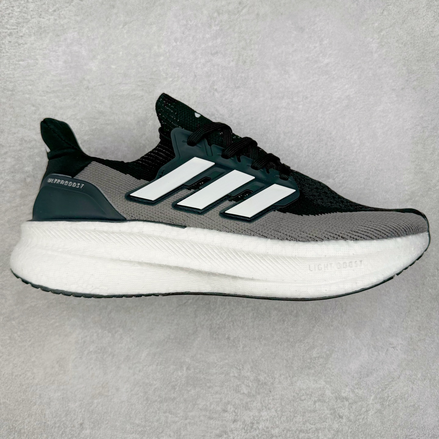 图片[2]-AD Ultra Boost 5X 2025高性能版5X系列UB低帮袜套式针织透气缓震休闲运动慢跑鞋 全新Ultraboost 5X官宣，颠覆以往，迎来该系列自2015年首次亮相最大一次革新！从鞋面到中底配置都有新的突破，跟着小编一同探究“阿迪UB有史以来最大升级”！Ultraboost 5X革新中底配置，采用LightBoost V2泡沫，与Ultraboost Light相比，前掌能量反馈增加2%。与此同时“加厚不增重”，中底相较于上一代更轻，让跑者每一次迈步都能得到更柔软、更澎湃的能量反馈。搭配X形“Torsion System”扭转系统，助力跑者从落地到脚趾离地过程的平稳过渡。Ultraboost 5X升级中足锁定性能，革新Mono Primeknit自适应鞋面配置，搭配轻质无笼鞋面结构，更加贴合跑者脚部。大底由Continental™橡胶制成，更耐磨，抓地力更出色。Adidas全新推出ULTRABOOST 5X，专注日常跑步，适用于任何级别的跑者，无距离门槛限制。兼具有氧跑、中短距离慢跑、节奏跑、间歇跑、日常通勤等各种场景，ULTRABOOST 5X都能给你带来优质的跑步体验。实拍调校N版已经零色差零失真 百分百还原实物色彩所见即所得 不存在货不对板色差等低级问题 选购参考实物拍摄 不混卖不参货 只用心做好货严格选品 承诺混一赔十 尺码：36 36.5 37.5 38 38.5 39 40 40.5 41 42 42.5 43 44 44.5 45-选品中心