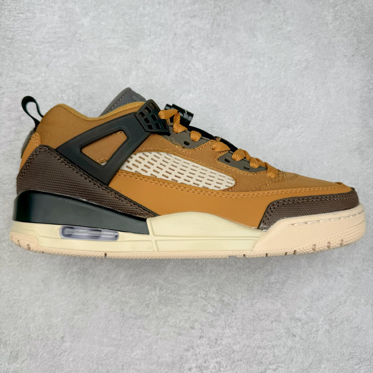 图片[7]-Jordan Spizike Low AJ复古低帮篮球鞋 这款鞋子著名导演斯派克李的Jordan Spizike专属 预计于明年夏季推出全新低帮版本 将包括三款配色 经典爆裂纹非常复古 两款配色分别以大学红和黑曜石蓝进行区分 鞋身设计中依旧带有大象爆裂纹、鞋侧束带、塑胶网布等经典元素 之后 在鞋舌、内衬以及鞋底等位置缀以大学红和黑曜石蓝搭配 带来全新造型 尺码：36 36.5 37.5 38 38.5 39 40 40.5 41 42 42.5 43 44 44.5 45 46 47.5-选品中心