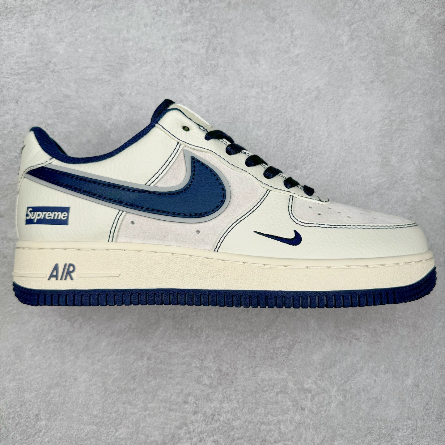 NK Air Force 1´07 Low 空军一号低帮百搭休闲运动板鞋 XZ6188-019 柔软、弹性十足的缓震性能和出色的中底设计 横跨复古与现代的外型结合 造就出风靡全球 三十多年的Force 1 直到今天还深受青睐 实拍调校N版已经零色差零失真 百分百还原实物色彩所见即所得 不存在货不对板色差等低级问题 选购参考实物拍摄 不混卖不参货 只用心做好货严格选品 承诺混一赔十 尺码：36 36.5 37.5 38 38.5 39 40 40.5 41 42 42.5 43 44 44.5 45-选品中心