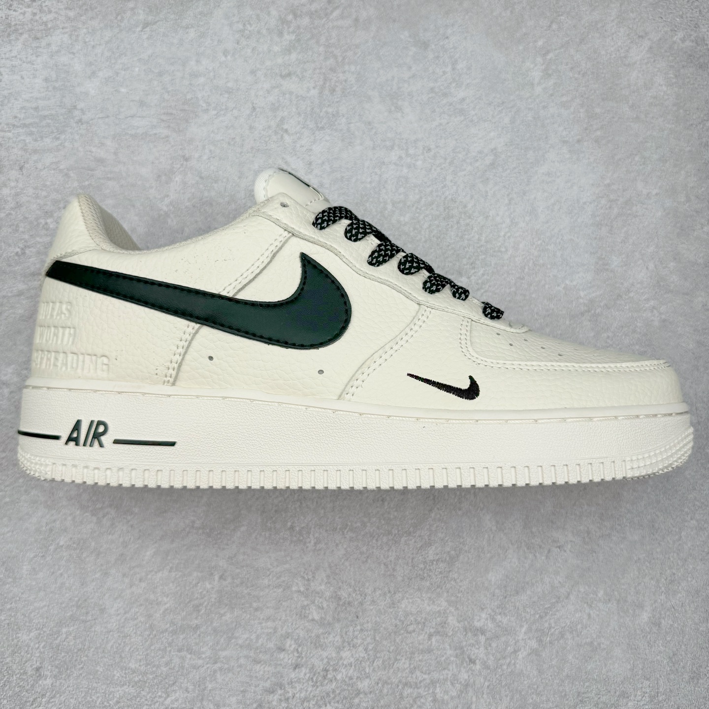 NK Air Force 1´07 Low 空军一号低帮百搭休闲运动板鞋 DD8959-706 柔软、弹性十足的缓震性能和出色的中底设计 横跨复古与现代的外型结合 造就出风靡全球 三十多年的Force 1 直到今天还深受青睐 实拍调校N版已经零色差零失真 百分百还原实物色彩所见即所得 不存在货不对板色差等低级问题 选购参考实物拍摄 不混卖不参货 只用心做好货严格选品 承诺混一赔十 尺码：36 36.5 37.5 38 38.5 39 40 40.5 41 42 42.5 43 44 44.5 45-选品中心