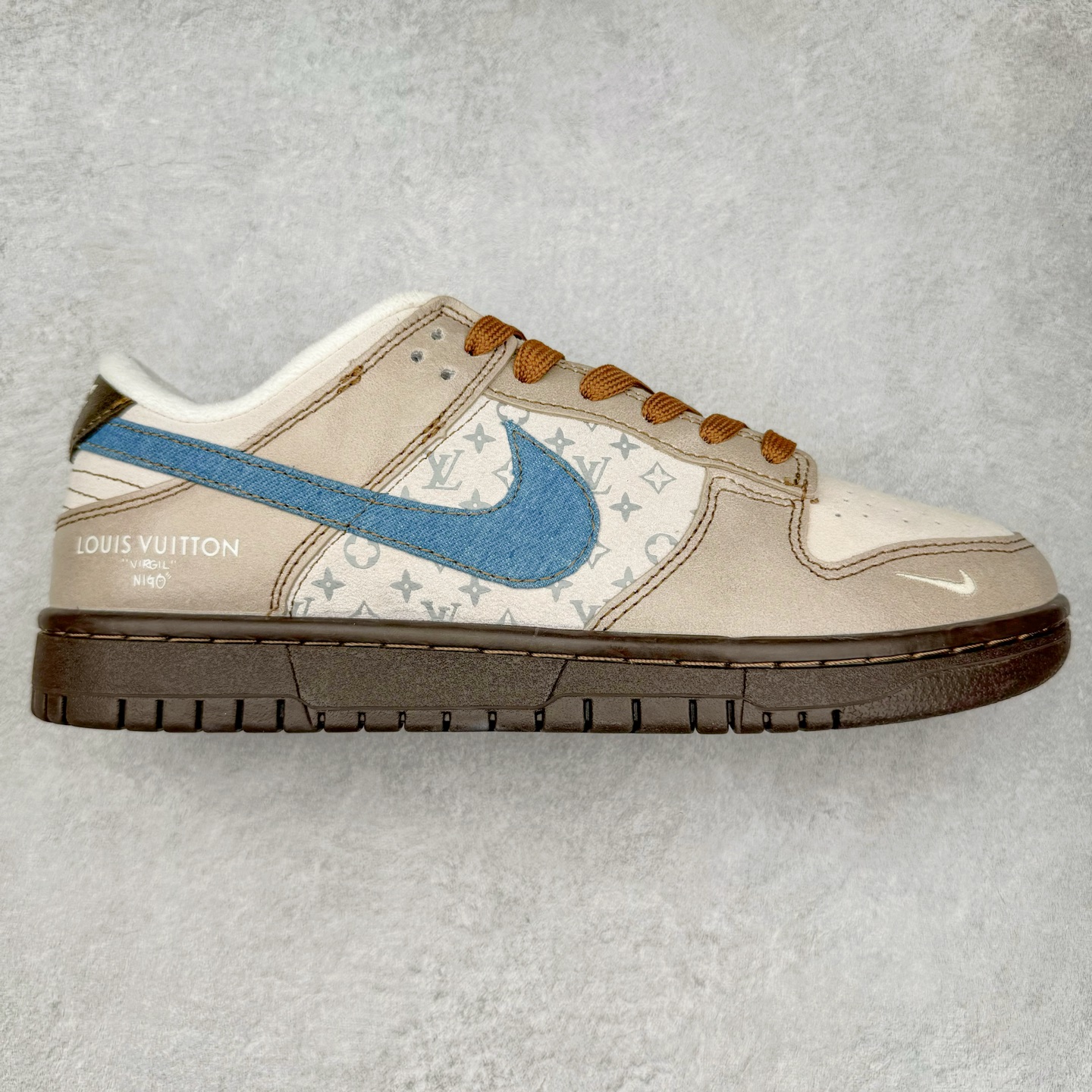 NK Dunk Low 定制配色 CH8311-235 大厂出品 极力推荐 原装头层材料 独家版型蒸餾加工帶來的是更好的视觉和脚感体验大厂纯原品质出货 清洁度 电绣工艺 皮料切割干净无任何毛边 细节完美 实拍调校N版已经零色差零失真 百分百还原实物色彩所见即所得 不存在货不对板色差等低级问题 选购参考实物拍摄 不混卖不参货 只用心做好货严格选品 承诺混一赔十 尺码：36 36.5 37.5 38 38.5 39 40 40.5 41 42 42.5 43 44 44.5 45-选品中心