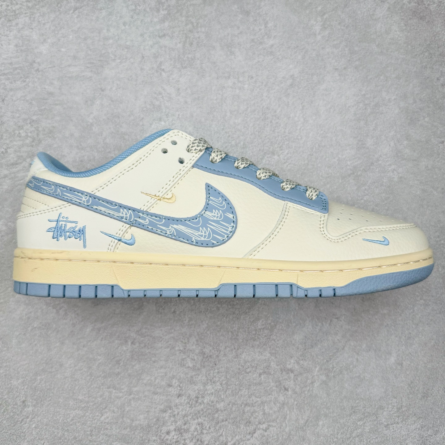 NK Dunk Low 定制配色 XS6089-503 大厂出品 极力推荐 原装头层材料 独家版型蒸餾加工帶來的是更好的视觉和脚感体验大厂纯原品质出货 清洁度 电绣工艺 皮料切割干净无任何毛边 细节完美 实拍调校N版已经零色差零失真 百分百还原实物色彩所见即所得 不存在货不对板色差等低级问题 选购参考实物拍摄 不混卖不参货 只用心做好货严格选品 承诺混一赔十 尺码：36 36.5 37.5 38 38.5 39 40 40.5 41 42 42.5 43 44 44.5 45-选品中心