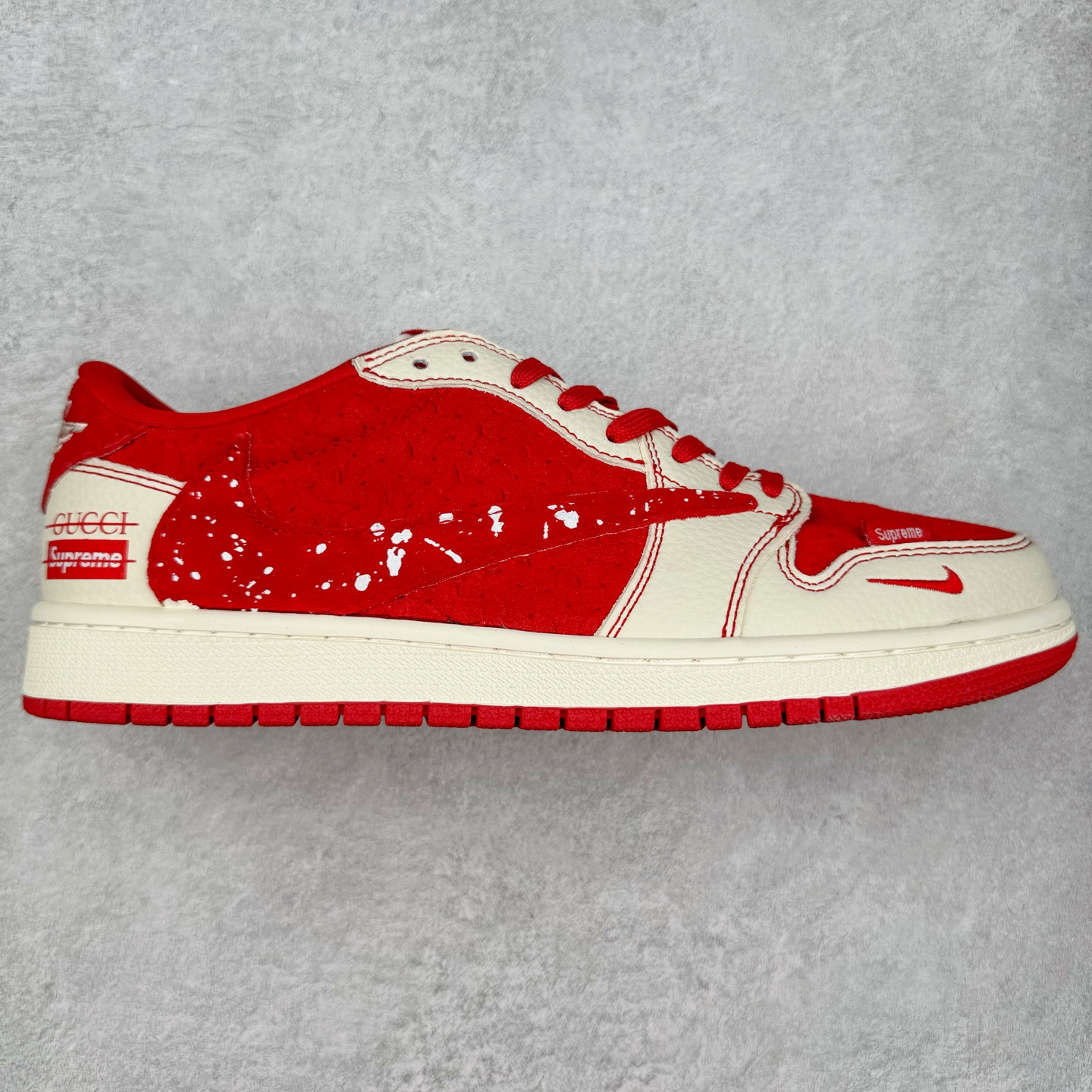 TS x Air Jordan AJ1 Low 倒钩低帮联名定制配色 XS2024-040 原厂内置气垫魔块 A模大底 头层小牛皮 鞋舌AJ原厂专用牛津布+AJ专用反口珍珠布+原厂无杂质高弹内里海棉+特殊封边弹力鞋带 实拍调校N版已经零色差零失真 百分百还原实物色彩所见即所得 不存在货不对板色差等低级问题 选购参考实物拍摄 不混卖不参货 只用心做好货严格选品 承诺混一赔十 尺码：36 36.5 37.5 38 38.5 39 40 40.5 41 42 42.5 43 44 44.5 45-选品中心