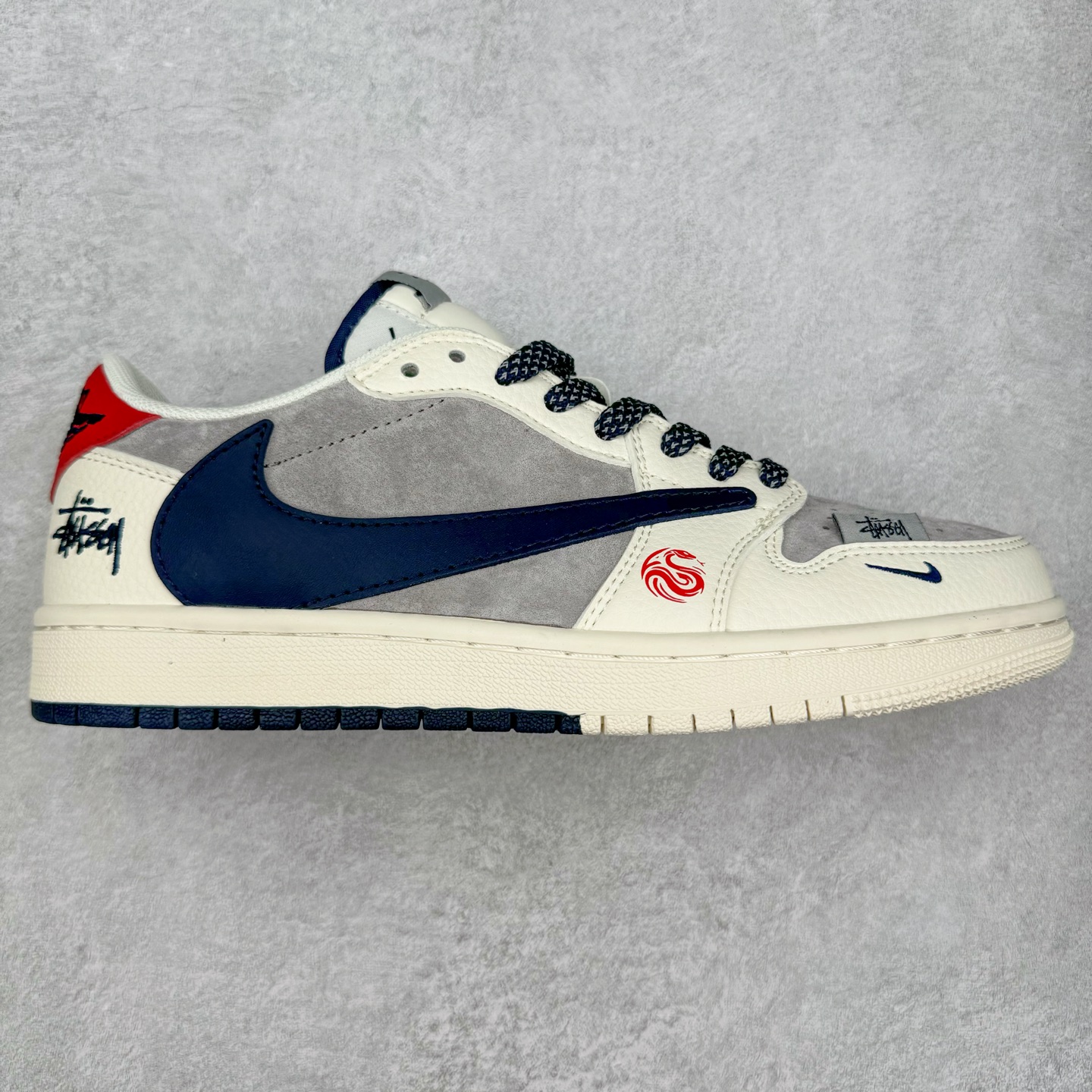 TS x Air Jordan AJ1 Low 倒钩低帮联名定制配色 SJ2068-143 原厂内置气垫魔块 A模大底 头层小牛皮 鞋舌AJ原厂专用牛津布+AJ专用反口珍珠布+原厂无杂质高弹内里海棉+特殊封边弹力鞋带 实拍调校N版已经零色差零失真 百分百还原实物色彩所见即所得 不存在货不对板色差等低级问题 选购参考实物拍摄 不混卖不参货 只用心做好货严格选品 承诺混一赔十 尺码：36 36.5 37.5 38 38.5 39 40 40.5 41 42 42.5 43 44 44.5 45-选品中心
