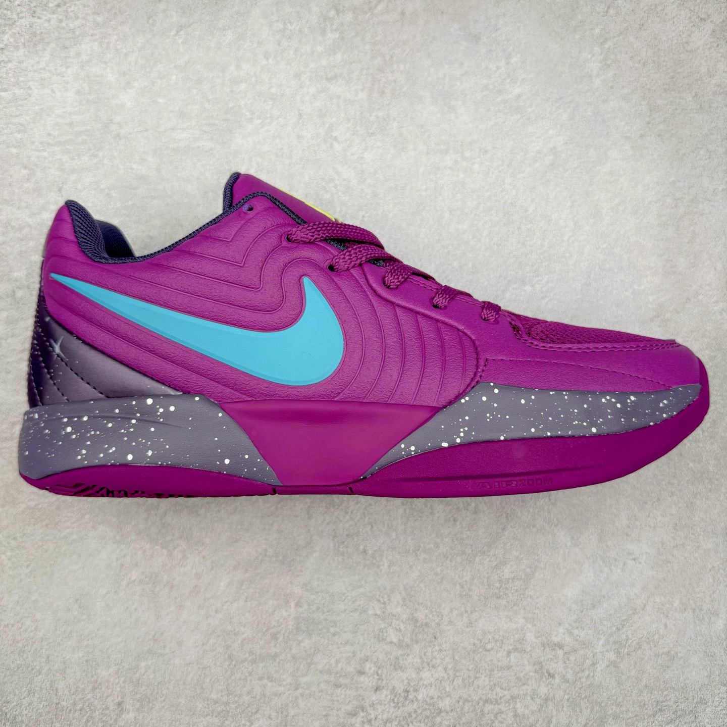 图片[8]-NK Ja 2 EP 莫兰特二代低帮篮球鞋 以鲜艳明亮的色调脱颖而出。鞋舌上醒目地展示着 “ JA ” 标志，而后跟上的 “ 12 ：AM ” 则以独特的设计呈现。鞋头和鞋舌采用透气运动网布制成，确保舒适耐用。在第一款鞋型的基础上进行了重大升级，采用更为挺拔的鞋口设计，为脚踝带来更佳的包裹与支撑感。侧面独特波纹纹理细节，打破了单调，赋予鞋子灵动与活力的视觉体验。中底部分巧妙借鉴了科比 5 的经典元素，融入斑点细节，增强了整体美学吸引力。实拍调校N版已经零色差零失真 百分百还原实物色彩所见即所得 不存在货不对板色差等低级问题 选购参考实物拍摄 不混卖不参货 只用心做好货严格选品 承诺混一赔十 尺码：36 36.5 37.5 38 38.5 39 40 40.5 41 42 42.5 43 44 44.5 45 46-选品中心