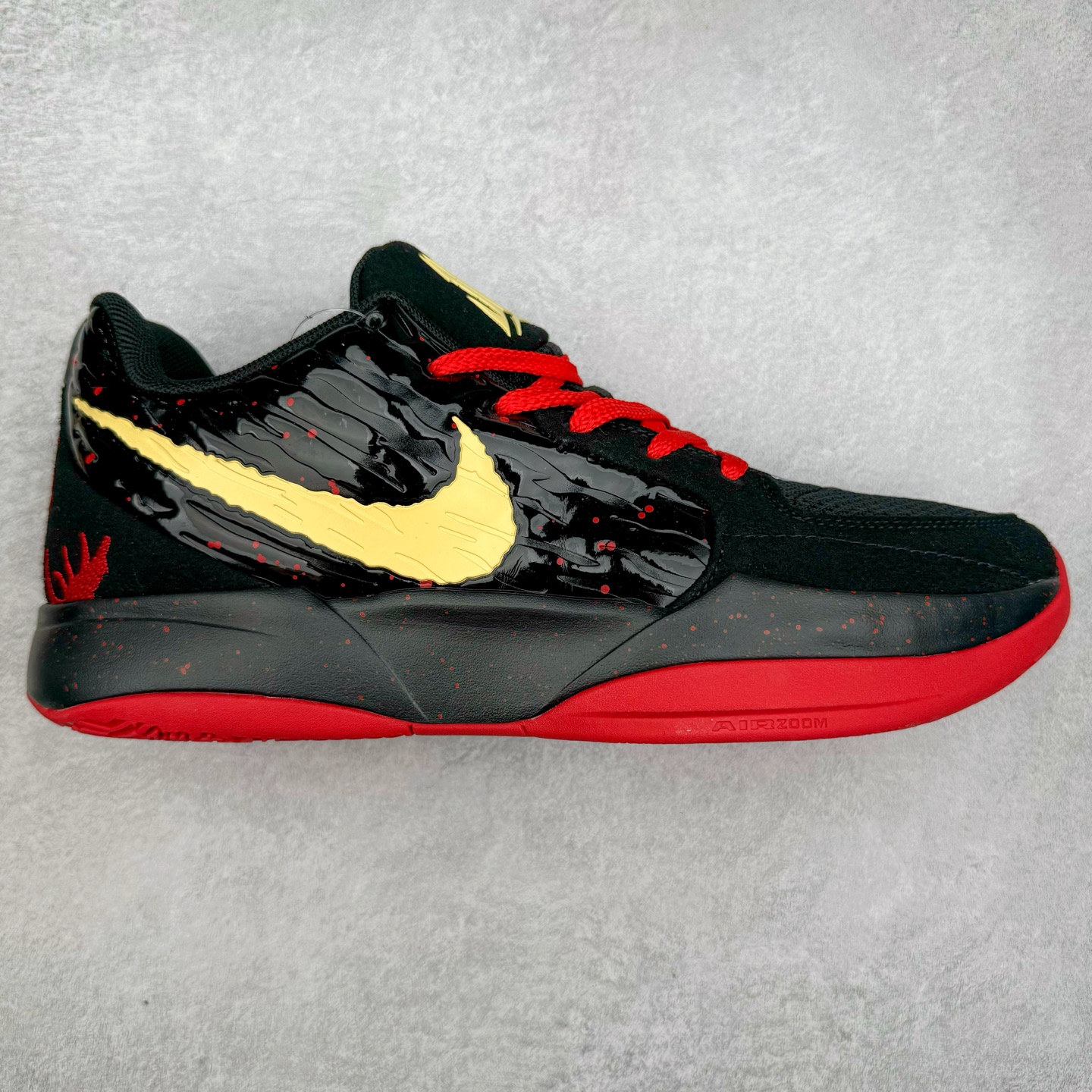 NK Ja 2 EP 莫兰特二代低帮篮球鞋 以鲜艳明亮的色调脱颖而出。鞋舌上醒目地展示着 “ JA ” 标志，而后跟上的 “ 12 ：AM ” 则以独特的设计呈现。鞋头和鞋舌采用透气运动网布制成，确保舒适耐用。在第一款鞋型的基础上进行了重大升级，采用更为挺拔的鞋口设计，为脚踝带来更佳的包裹与支撑感。侧面独特波纹纹理细节，打破了单调，赋予鞋子灵动与活力的视觉体验。中底部分巧妙借鉴了科比 5 的经典元素，融入斑点细节，增强了整体美学吸引力。实拍调校N版已经零色差零失真 百分百还原实物色彩所见即所得 不存在货不对板色差等低级问题 选购参考实物拍摄 不混卖不参货 只用心做好货严格选品 承诺混一赔十 尺码：36 36.5 37.5 38 38.5 39 40 40.5 41 42 42.5 43 44 44.5 45 46-选品中心