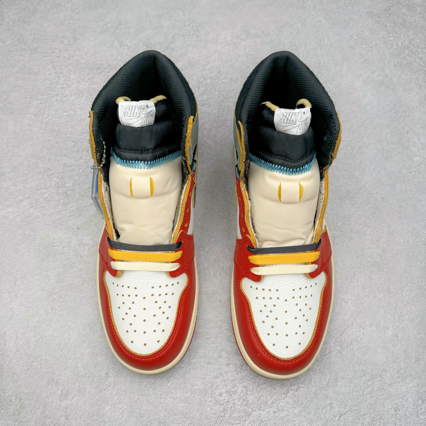 图片[2]-＃PK纯原 Union x Air Jordan AJ1 Retro High NRG 联名四色拼接灰白红 HV8563-600 圈内最强系列 高端零售特供批次 产品品控稳定性领先行业 各方面均可对飙L版 良心定价不杀猪 SZ原厂全套原楦原纸板冲刀磨具开发 原厂皮料加持 原厂港宝加持定型后跟R度完美 同源原厂电绣 飞翼针数密度立体效果一致 百分百一致原鞋 原厂拉帮工艺 针距密度一致 后跟弧度收口自然不对折 极致一眼正品既视感 进口玻璃冲刀皮料裁剪零毛边 全鞋电脑针车工艺 品控清洁度最高QC检验标准 免检产品 原厂订购鞋盒、鞋标、防尘纸、鞋撑、鞋带 追求极致的原厂味道 尺码：36 36.5 37.5 38 38.5 39 40 40.5 41 42 42.5 43 44 44.5 45 46 47.5-选品中心