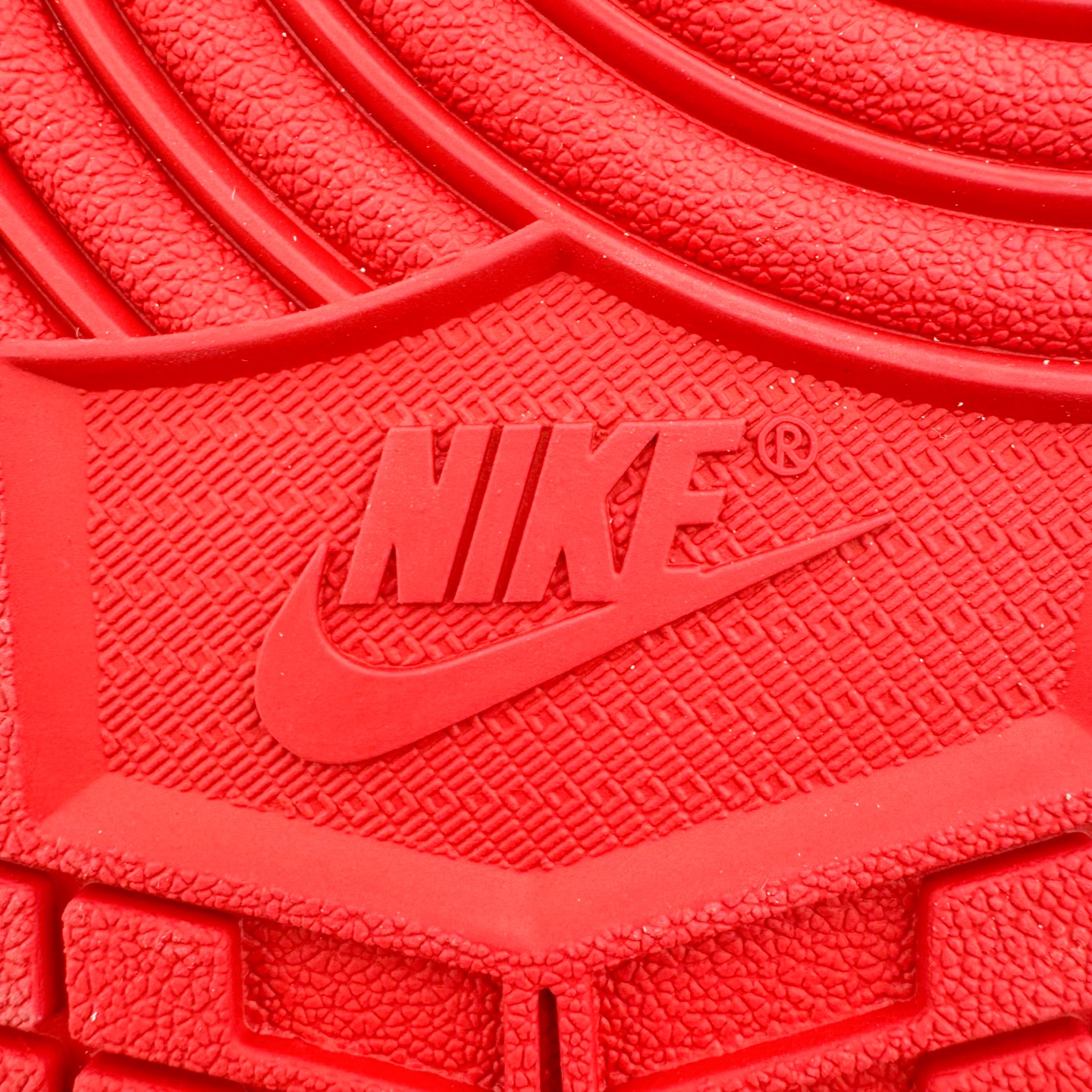 图片[19]-＃PK纯原 Union x Air Jordan AJ1 Retro High NRG 联名四色拼接灰白红 HV8563-600 圈内最强系列 高端零售特供批次 产品品控稳定性领先行业 各方面均可对飙L版 良心定价不杀猪 SZ原厂全套原楦原纸板冲刀磨具开发 原厂皮料加持 原厂港宝加持定型后跟R度完美 同源原厂电绣 飞翼针数密度立体效果一致 百分百一致原鞋 原厂拉帮工艺 针距密度一致 后跟弧度收口自然不对折 极致一眼正品既视感 进口玻璃冲刀皮料裁剪零毛边 全鞋电脑针车工艺 品控清洁度最高QC检验标准 免检产品 原厂订购鞋盒、鞋标、防尘纸、鞋撑、鞋带 追求极致的原厂味道 尺码：36 36.5 37.5 38 38.5 39 40 40.5 41 42 42.5 43 44 44.5 45 46 47.5-选品中心