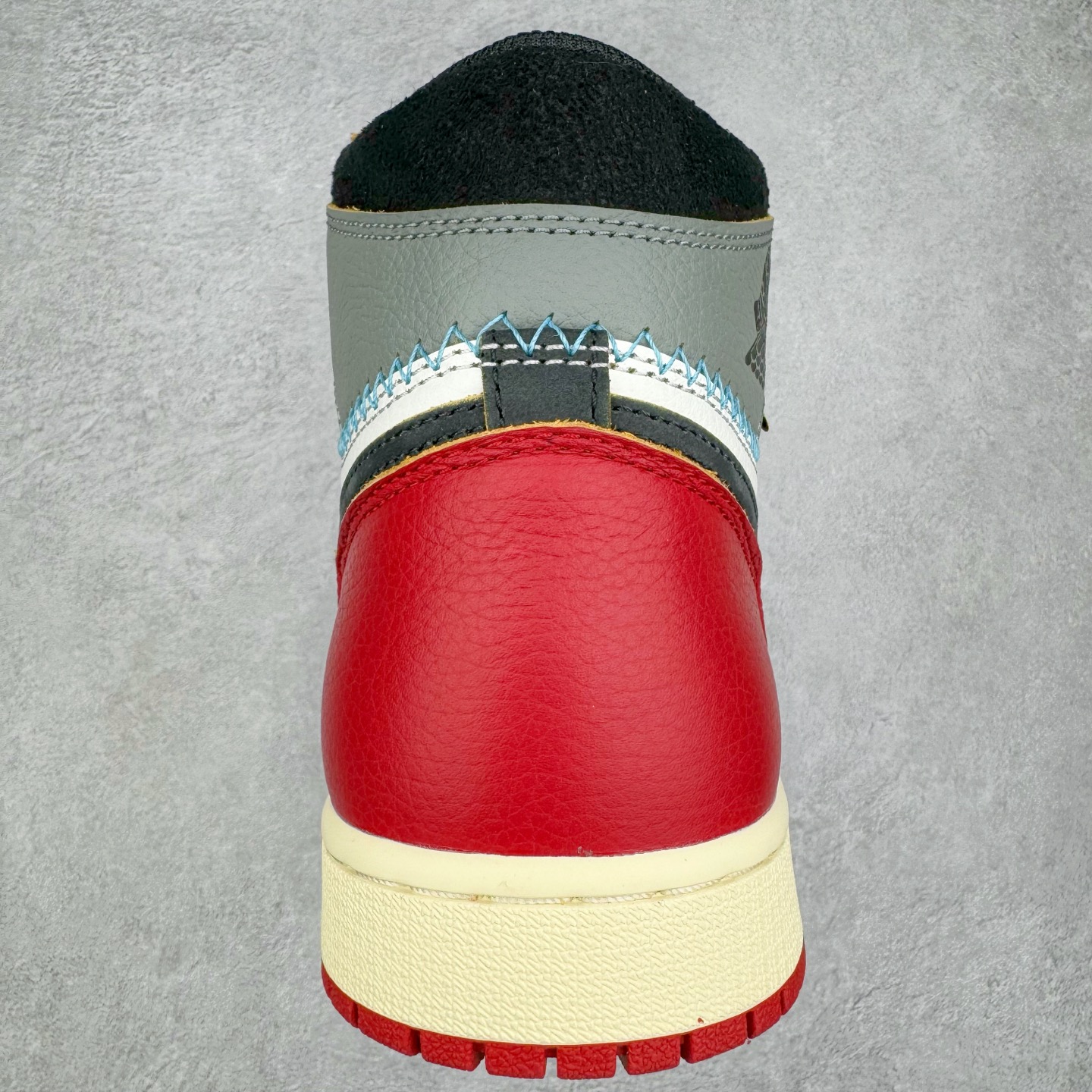 图片[8]-＃PK纯原 Union x Air Jordan AJ1 Retro High NRG 联名四色拼接灰白红 HV8563-600 圈内最强系列 高端零售特供批次 产品品控稳定性领先行业 各方面均可对飙L版 良心定价不杀猪 SZ原厂全套原楦原纸板冲刀磨具开发 原厂皮料加持 原厂港宝加持定型后跟R度完美 同源原厂电绣 飞翼针数密度立体效果一致 百分百一致原鞋 原厂拉帮工艺 针距密度一致 后跟弧度收口自然不对折 极致一眼正品既视感 进口玻璃冲刀皮料裁剪零毛边 全鞋电脑针车工艺 品控清洁度最高QC检验标准 免检产品 原厂订购鞋盒、鞋标、防尘纸、鞋撑、鞋带 追求极致的原厂味道 尺码：36 36.5 37.5 38 38.5 39 40 40.5 41 42 42.5 43 44 44.5 45 46 47.5-选品中心