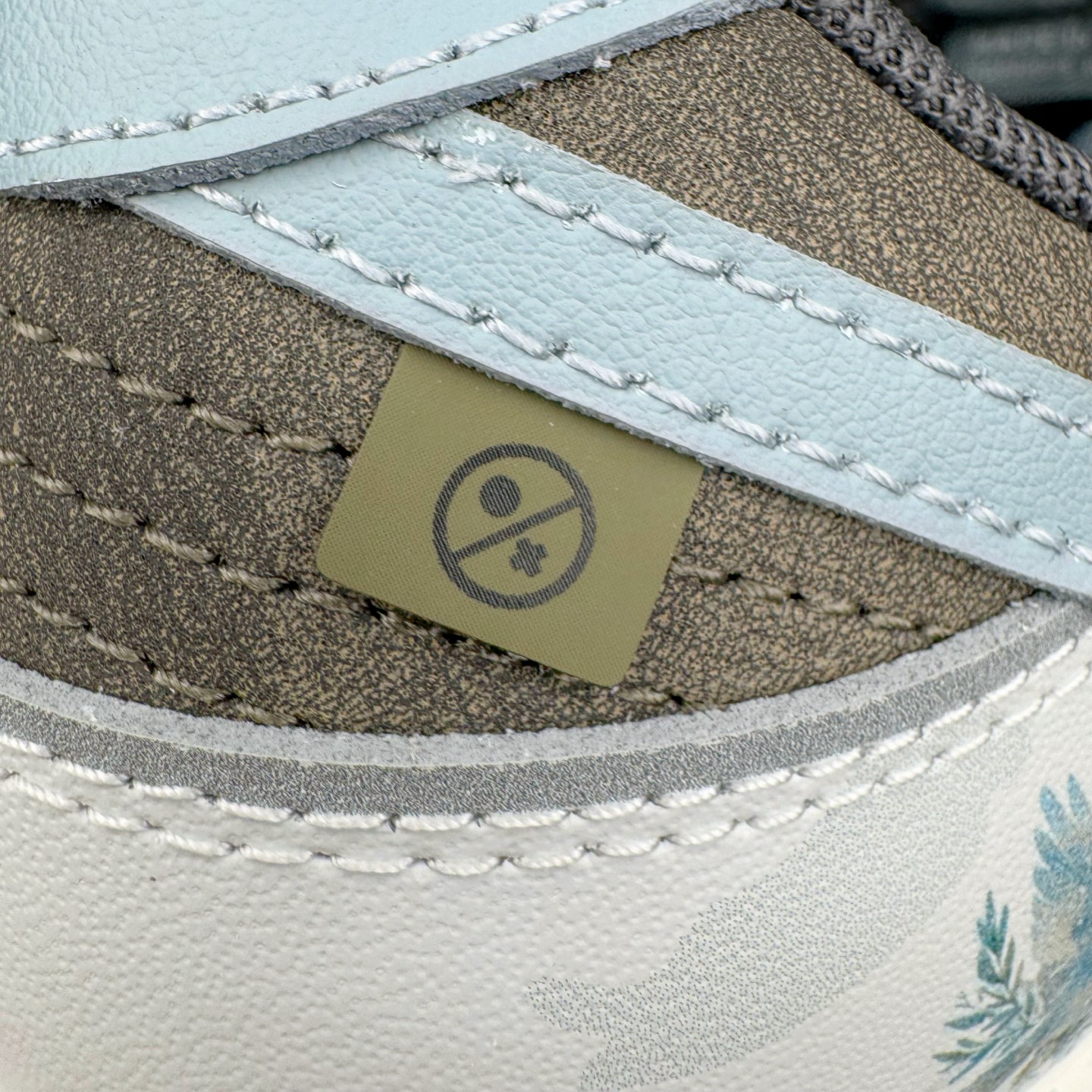 图片[15]-＃YC纯原 NK Dunk Low 和平与爱 GB1220-010 定制系列天花板 无原鞋不开发 全系列得物原鞋一比一校对开发 配色持续更新中 终端对接 优势输出 全套原厂楦头原纸板数据档案倾力打造 原汁原味莞产 极致还原 圈内最强针车工艺 高端零售指定版 广东原厂配套原盒原标 鞋盒分三个尺码段 原厂冲刀 超高清洁度 全鞋零毛边皮料切割 采用原厂百宏鞋带以及原厂百宏织唛舌标 内标可供原厂几率过验 进口原装条纹中底布 四线拉帮白色点胶 原厂拉帮手法遵循公司 原厂电绣 极致还原 尺码：36 36.5 37.5 38 38.5 39 40 40.5 41 42 42.5 43 44 44.5 45 46-选品中心