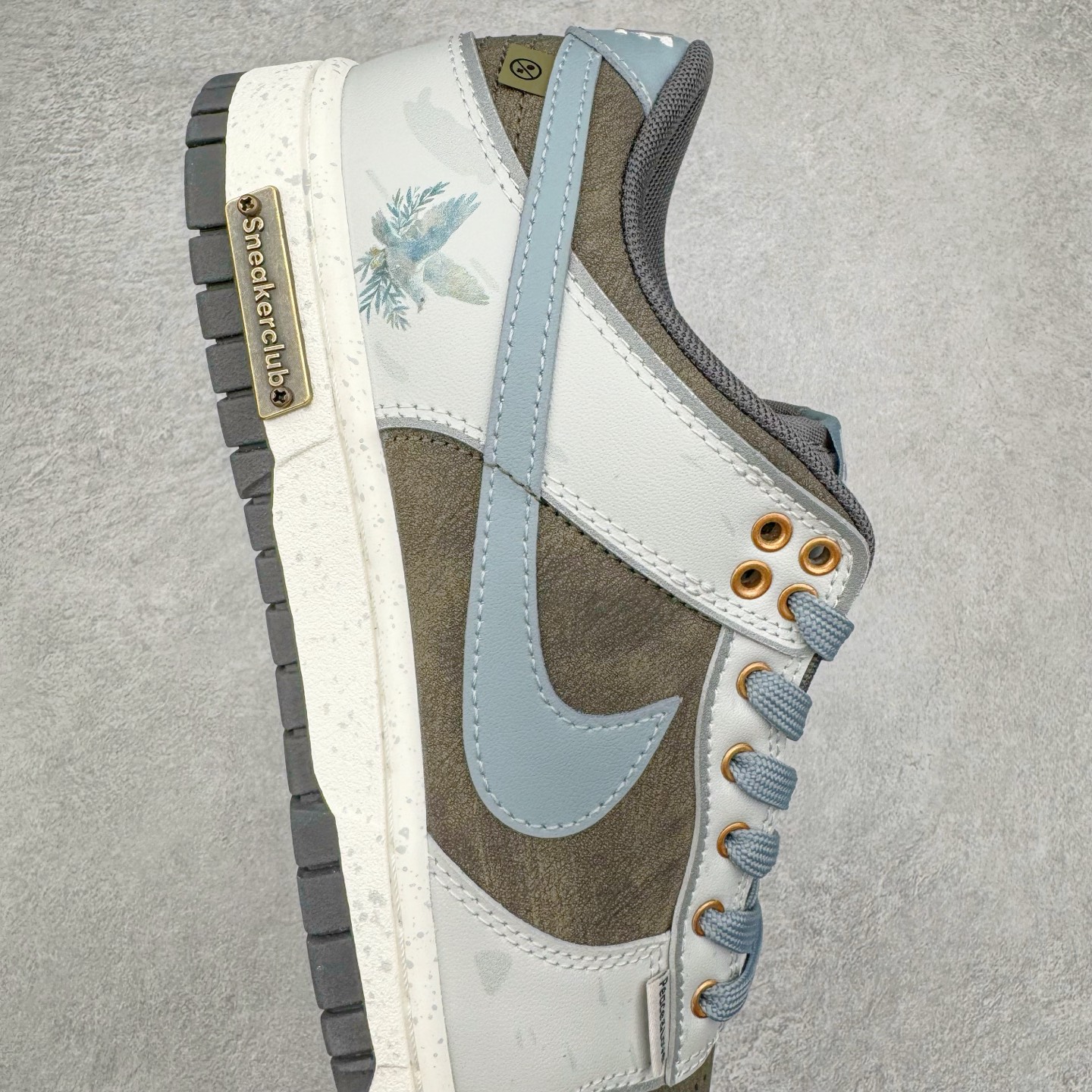 图片[6]-＃YC纯原 NK Dunk Low 和平与爱 GB1220-010 定制系列天花板 无原鞋不开发 全系列得物原鞋一比一校对开发 配色持续更新中 终端对接 优势输出 全套原厂楦头原纸板数据档案倾力打造 原汁原味莞产 极致还原 圈内最强针车工艺 高端零售指定版 广东原厂配套原盒原标 鞋盒分三个尺码段 原厂冲刀 超高清洁度 全鞋零毛边皮料切割 采用原厂百宏鞋带以及原厂百宏织唛舌标 内标可供原厂几率过验 进口原装条纹中底布 四线拉帮白色点胶 原厂拉帮手法遵循公司 原厂电绣 极致还原 尺码：36 36.5 37.5 38 38.5 39 40 40.5 41 42 42.5 43 44 44.5 45 46-选品中心