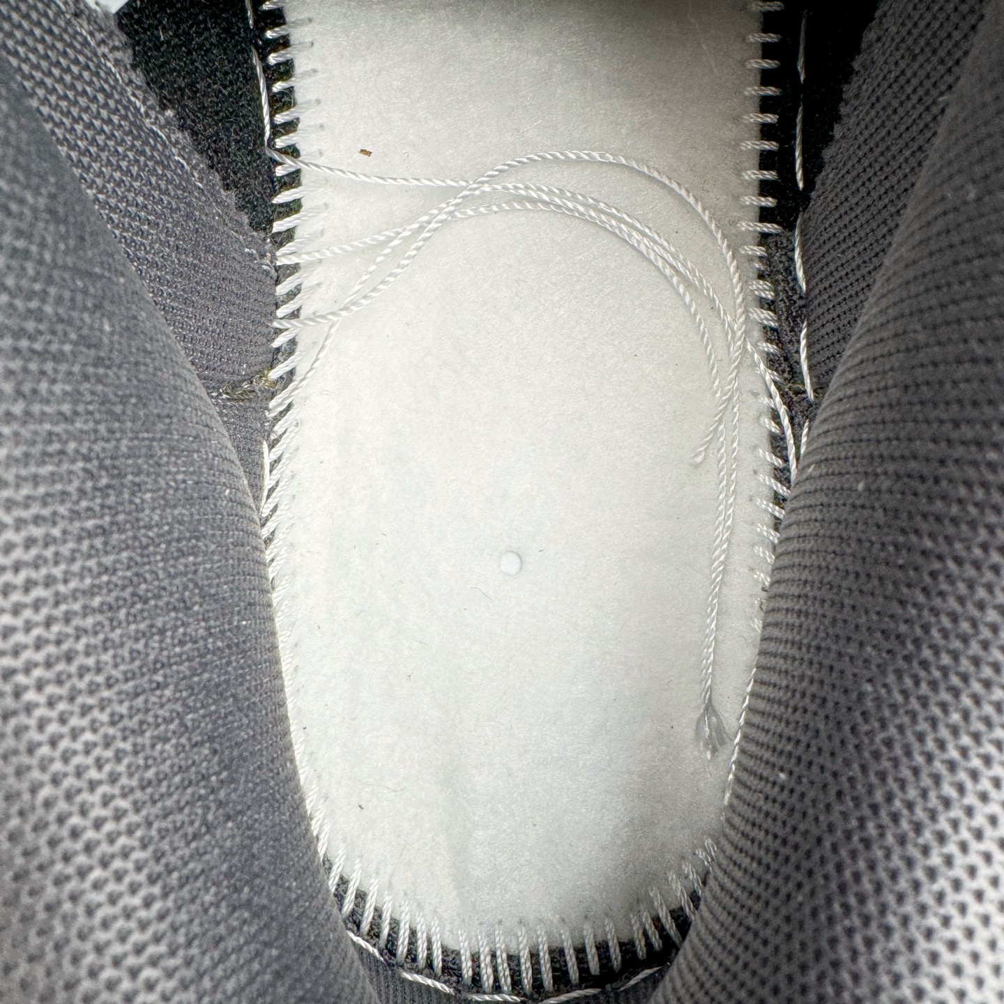 图片[21]-＃YC纯原 NK Dunk Low 和平与爱 GB1220-010 定制系列天花板 无原鞋不开发 全系列得物原鞋一比一校对开发 配色持续更新中 终端对接 优势输出 全套原厂楦头原纸板数据档案倾力打造 原汁原味莞产 极致还原 圈内最强针车工艺 高端零售指定版 广东原厂配套原盒原标 鞋盒分三个尺码段 原厂冲刀 超高清洁度 全鞋零毛边皮料切割 采用原厂百宏鞋带以及原厂百宏织唛舌标 内标可供原厂几率过验 进口原装条纹中底布 四线拉帮白色点胶 原厂拉帮手法遵循公司 原厂电绣 极致还原 尺码：36 36.5 37.5 38 38.5 39 40 40.5 41 42 42.5 43 44 44.5 45 46-选品中心