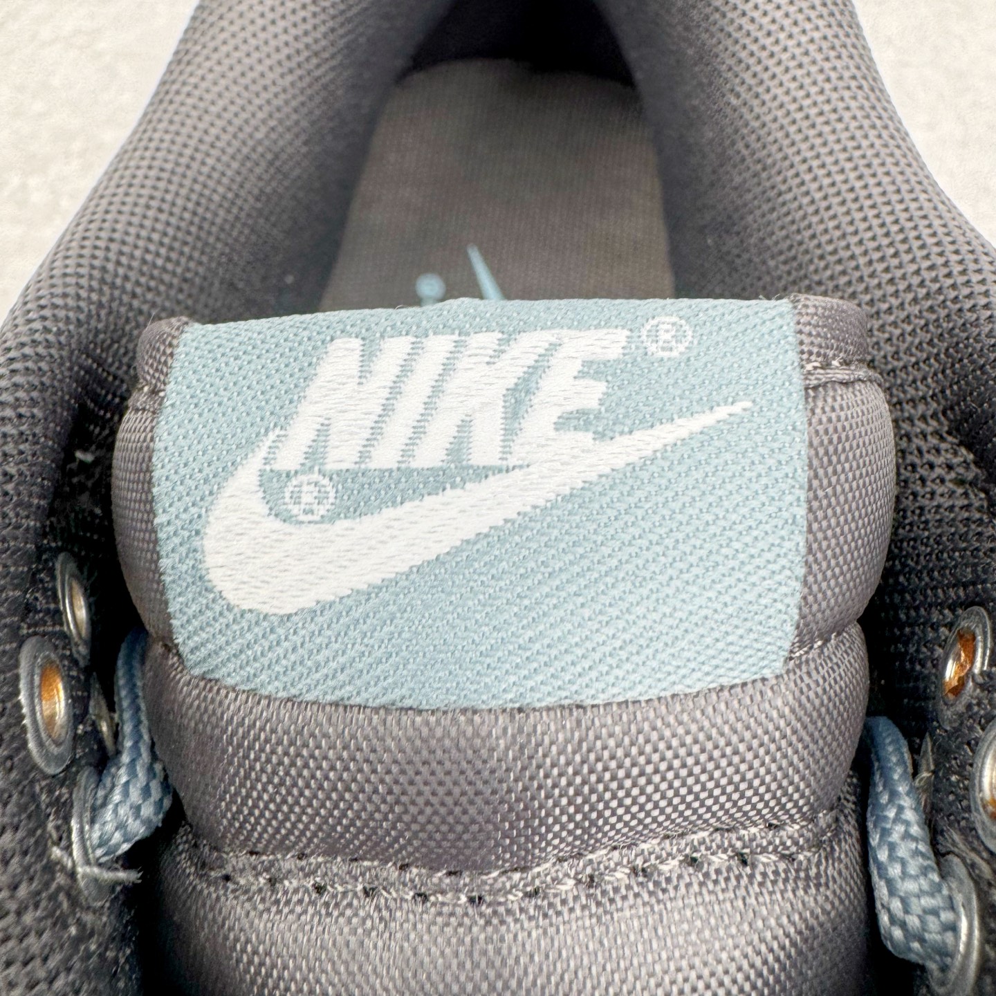 图片[11]-＃YC纯原 NK Dunk Low 和平与爱 GB1220-010 定制系列天花板 无原鞋不开发 全系列得物原鞋一比一校对开发 配色持续更新中 终端对接 优势输出 全套原厂楦头原纸板数据档案倾力打造 原汁原味莞产 极致还原 圈内最强针车工艺 高端零售指定版 广东原厂配套原盒原标 鞋盒分三个尺码段 原厂冲刀 超高清洁度 全鞋零毛边皮料切割 采用原厂百宏鞋带以及原厂百宏织唛舌标 内标可供原厂几率过验 进口原装条纹中底布 四线拉帮白色点胶 原厂拉帮手法遵循公司 原厂电绣 极致还原 尺码：36 36.5 37.5 38 38.5 39 40 40.5 41 42 42.5 43 44 44.5 45 46-选品中心