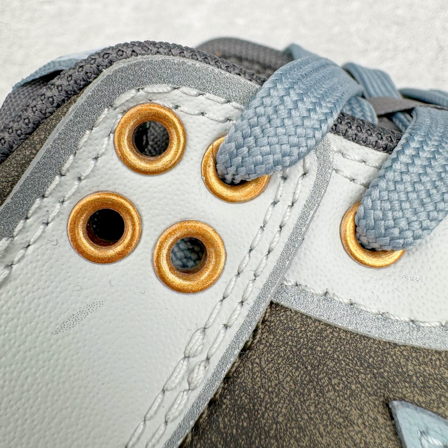 图片[17]-＃YC纯原 NK Dunk Low 和平与爱 GB1220-010 定制系列天花板 无原鞋不开发 全系列得物原鞋一比一校对开发 配色持续更新中 终端对接 优势输出 全套原厂楦头原纸板数据档案倾力打造 原汁原味莞产 极致还原 圈内最强针车工艺 高端零售指定版 广东原厂配套原盒原标 鞋盒分三个尺码段 原厂冲刀 超高清洁度 全鞋零毛边皮料切割 采用原厂百宏鞋带以及原厂百宏织唛舌标 内标可供原厂几率过验 进口原装条纹中底布 四线拉帮白色点胶 原厂拉帮手法遵循公司 原厂电绣 极致还原 尺码：36 36.5 37.5 38 38.5 39 40 40.5 41 42 42.5 43 44 44.5 45 46-选品中心