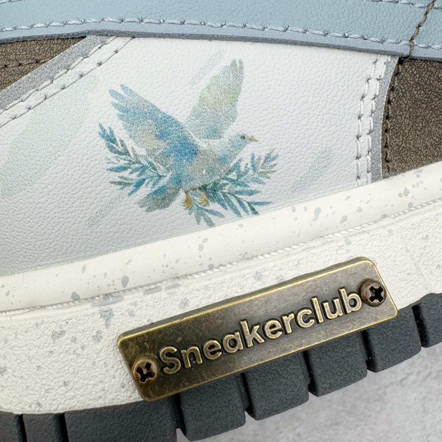 图片[19]-＃YC纯原 NK Dunk Low 和平与爱 GB1220-010 定制系列天花板 无原鞋不开发 全系列得物原鞋一比一校对开发 配色持续更新中 终端对接 优势输出 全套原厂楦头原纸板数据档案倾力打造 原汁原味莞产 极致还原 圈内最强针车工艺 高端零售指定版 广东原厂配套原盒原标 鞋盒分三个尺码段 原厂冲刀 超高清洁度 全鞋零毛边皮料切割 采用原厂百宏鞋带以及原厂百宏织唛舌标 内标可供原厂几率过验 进口原装条纹中底布 四线拉帮白色点胶 原厂拉帮手法遵循公司 原厂电绣 极致还原 尺码：36 36.5 37.5 38 38.5 39 40 40.5 41 42 42.5 43 44 44.5 45 46-选品中心