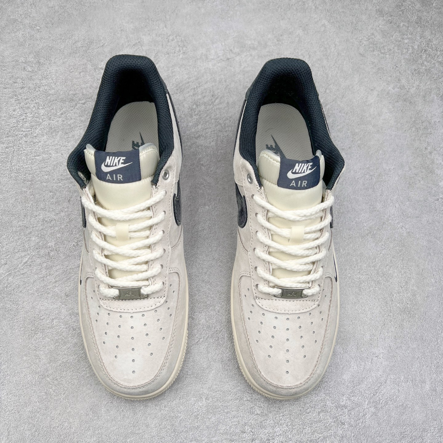 图片[2]-NK Air Force 1´07 Low 空军一号低帮百搭休闲运动板鞋 SJ6698-022 柔软、弹性十足的缓震性能和出色的中底设计 横跨复古与现代的外型结合 造就出风靡全球 三十多年的Force 1 直到今天还深受青睐 实拍调校N版已经零色差零失真 百分百还原实物色彩所见即所得 不存在货不对板色差等低级问题 选购参考实物拍摄 不混卖不参货 只用心做好货严格选品 承诺混一赔十 尺码：36 36.5 37.5 38 38.5 39 40 40.5 41 42 42.5 43 44 44.5 45-选品中心