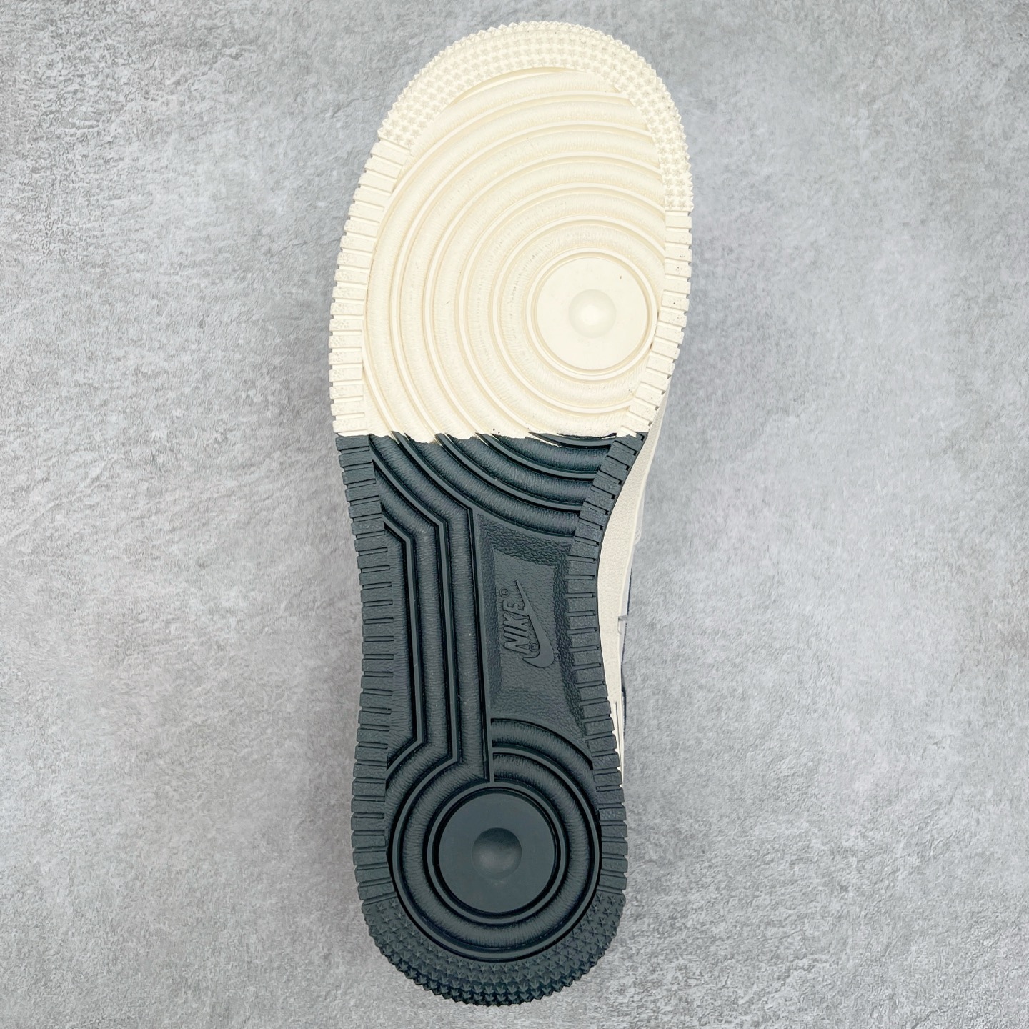 图片[9]-NK Air Force 1´07 Low 空军一号低帮百搭休闲运动板鞋 SJ6698-022 柔软、弹性十足的缓震性能和出色的中底设计 横跨复古与现代的外型结合 造就出风靡全球 三十多年的Force 1 直到今天还深受青睐 实拍调校N版已经零色差零失真 百分百还原实物色彩所见即所得 不存在货不对板色差等低级问题 选购参考实物拍摄 不混卖不参货 只用心做好货严格选品 承诺混一赔十 尺码：36 36.5 37.5 38 38.5 39 40 40.5 41 42 42.5 43 44 44.5 45-选品中心