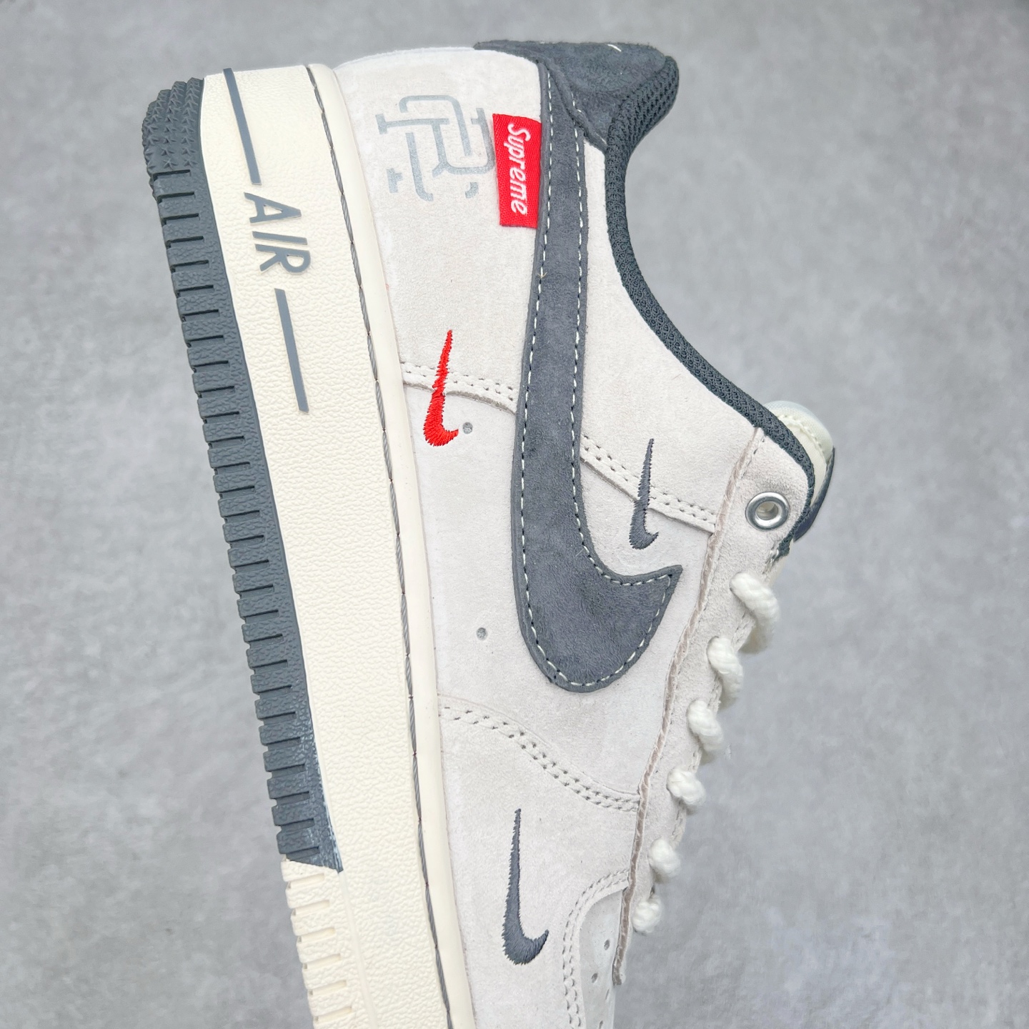 图片[6]-NK Air Force 1´07 Low 空军一号低帮百搭休闲运动板鞋 SJ6698-022 柔软、弹性十足的缓震性能和出色的中底设计 横跨复古与现代的外型结合 造就出风靡全球 三十多年的Force 1 直到今天还深受青睐 实拍调校N版已经零色差零失真 百分百还原实物色彩所见即所得 不存在货不对板色差等低级问题 选购参考实物拍摄 不混卖不参货 只用心做好货严格选品 承诺混一赔十 尺码：36 36.5 37.5 38 38.5 39 40 40.5 41 42 42.5 43 44 44.5 45-选品中心