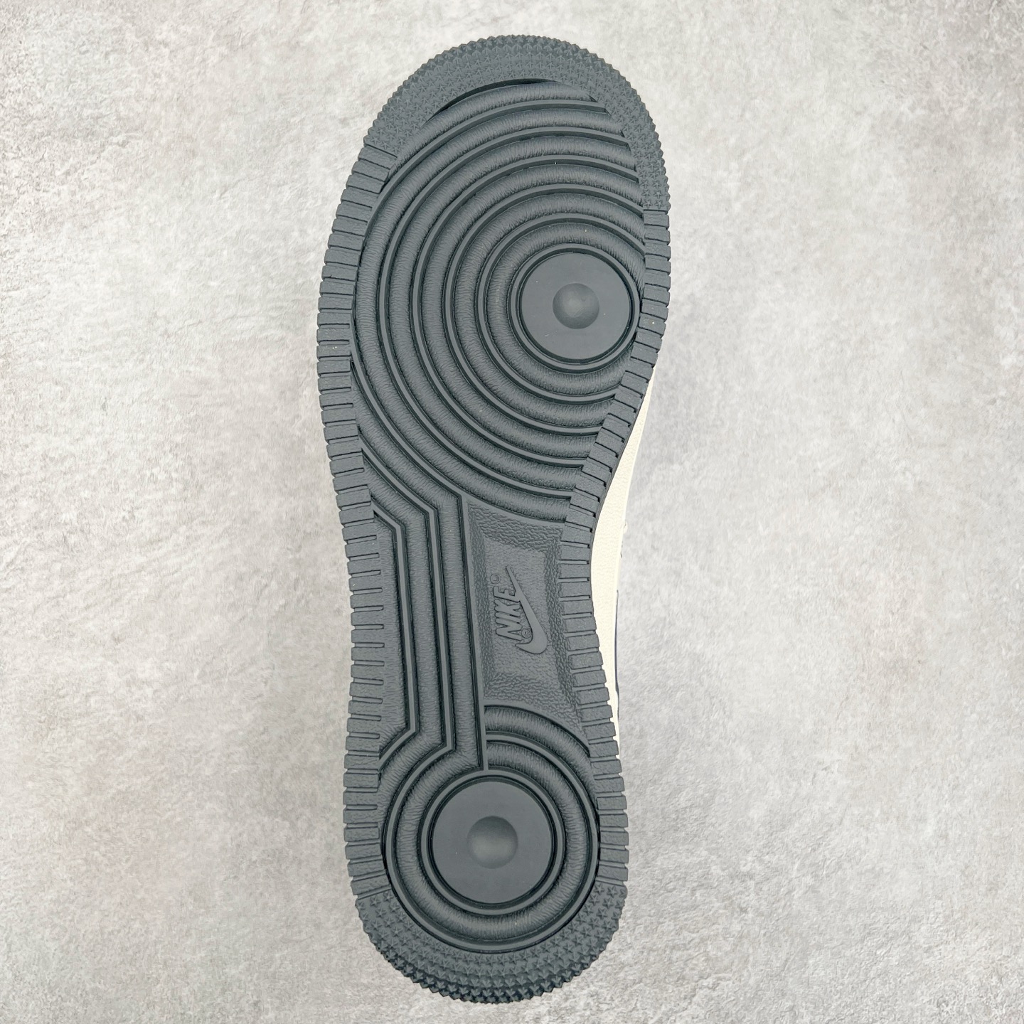 图片[9]-NK Air Force 1´07 Low 空军一号低帮百搭休闲运动板鞋 XZ6188-723 柔软、弹性十足的缓震性能和出色的中底设计 横跨复古与现代的外型结合 造就出风靡全球 三十多年的Force 1 直到今天还深受青睐 实拍调校N版已经零色差零失真 百分百还原实物色彩所见即所得 不存在货不对板色差等低级问题 选购参考实物拍摄 不混卖不参货 只用心做好货严格选品 承诺混一赔十 尺码：36 36.5 37.5 38 38.5 39 40 40.5 41 42 42.5 43 44 44.5 45-选品中心