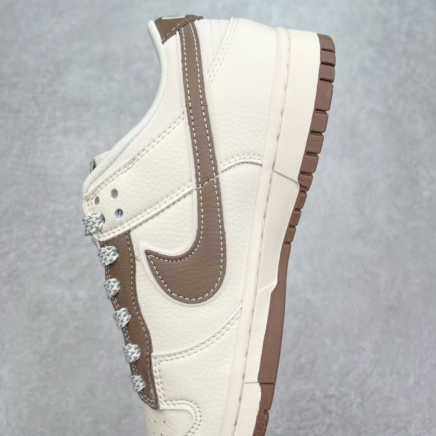 图片[7]-NK Dunk Low 定制配色 XS6089-514 大厂出品 极力推荐 原装头层材料 独家版型蒸餾加工帶來的是更好的视觉和脚感体验大厂纯原品质出货 清洁度 电绣工艺 皮料切割干净无任何毛边 细节完美 实拍调校N版已经零色差零失真 百分百还原实物色彩所见即所得 不存在货不对板色差等低级问题 选购参考实物拍摄 不混卖不参货 只用心做好货严格选品 承诺混一赔十 尺码：36 36.5 37.5 38 38.5 39 40 40.5 41 42 42.5 43 44 44.5 45-选品中心