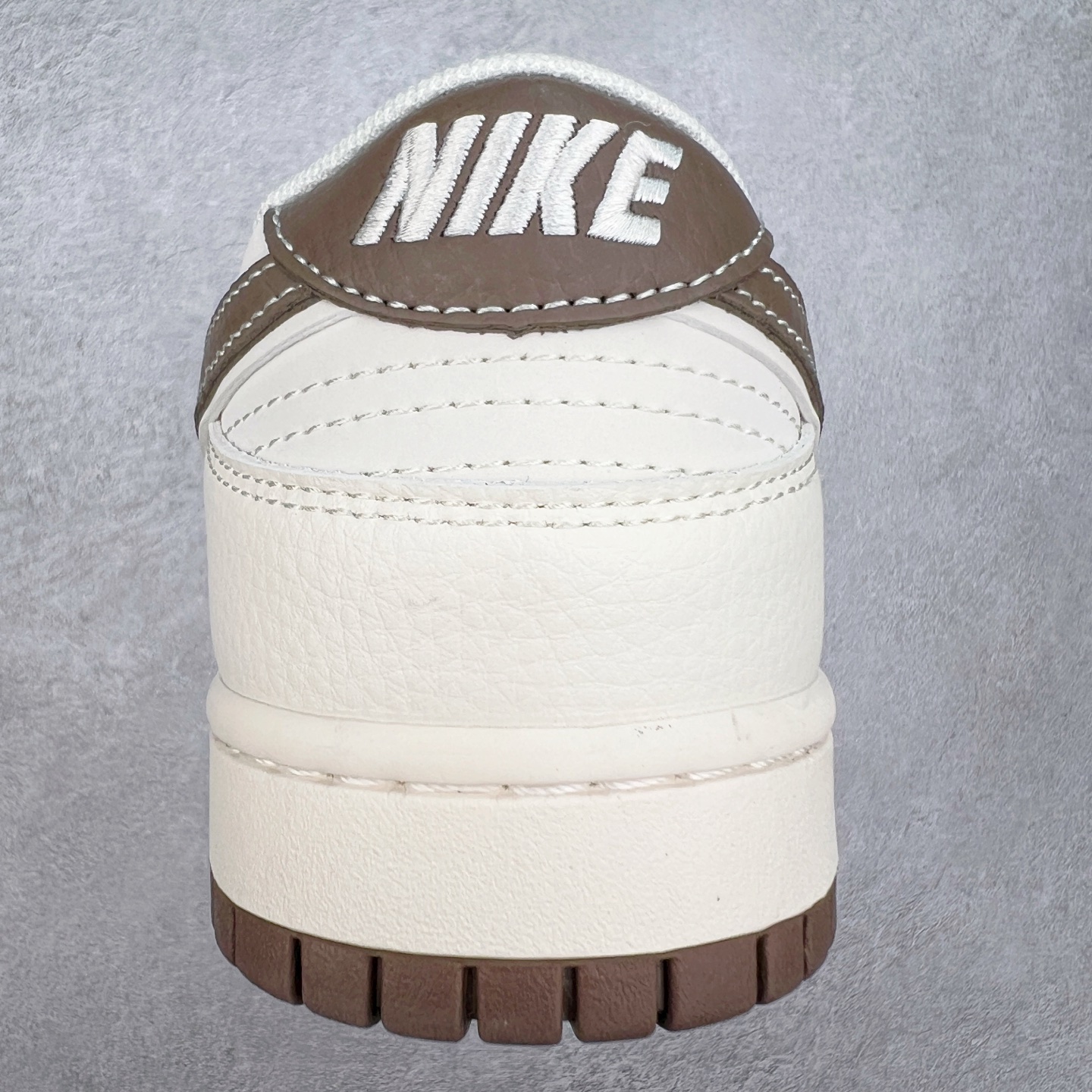 图片[8]-NK Dunk Low 定制配色 XS6089-514 大厂出品 极力推荐 原装头层材料 独家版型蒸餾加工帶來的是更好的视觉和脚感体验大厂纯原品质出货 清洁度 电绣工艺 皮料切割干净无任何毛边 细节完美 实拍调校N版已经零色差零失真 百分百还原实物色彩所见即所得 不存在货不对板色差等低级问题 选购参考实物拍摄 不混卖不参货 只用心做好货严格选品 承诺混一赔十 尺码：36 36.5 37.5 38 38.5 39 40 40.5 41 42 42.5 43 44 44.5 45-选品中心