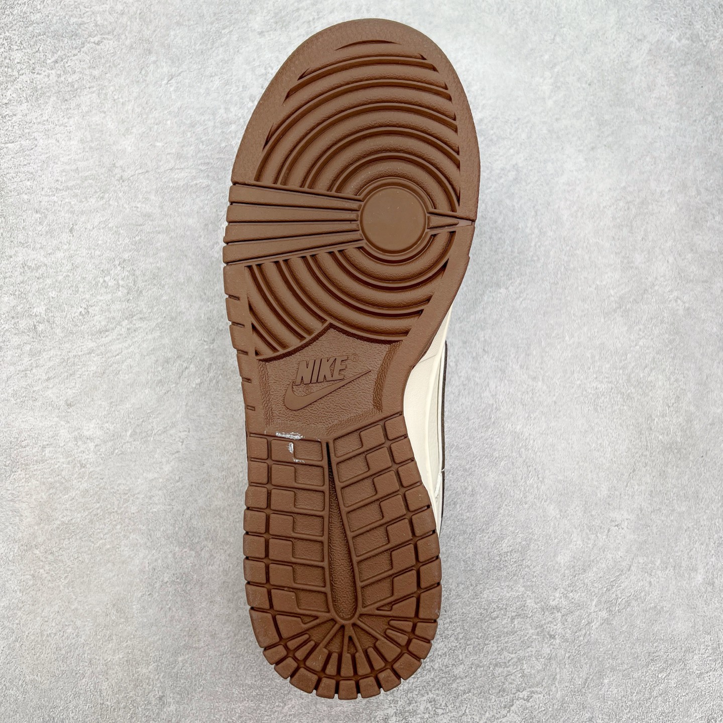 图片[9]-NK Dunk Low 定制配色 XS6089-514 大厂出品 极力推荐 原装头层材料 独家版型蒸餾加工帶來的是更好的视觉和脚感体验大厂纯原品质出货 清洁度 电绣工艺 皮料切割干净无任何毛边 细节完美 实拍调校N版已经零色差零失真 百分百还原实物色彩所见即所得 不存在货不对板色差等低级问题 选购参考实物拍摄 不混卖不参货 只用心做好货严格选品 承诺混一赔十 尺码：36 36.5 37.5 38 38.5 39 40 40.5 41 42 42.5 43 44 44.5 45-选品中心