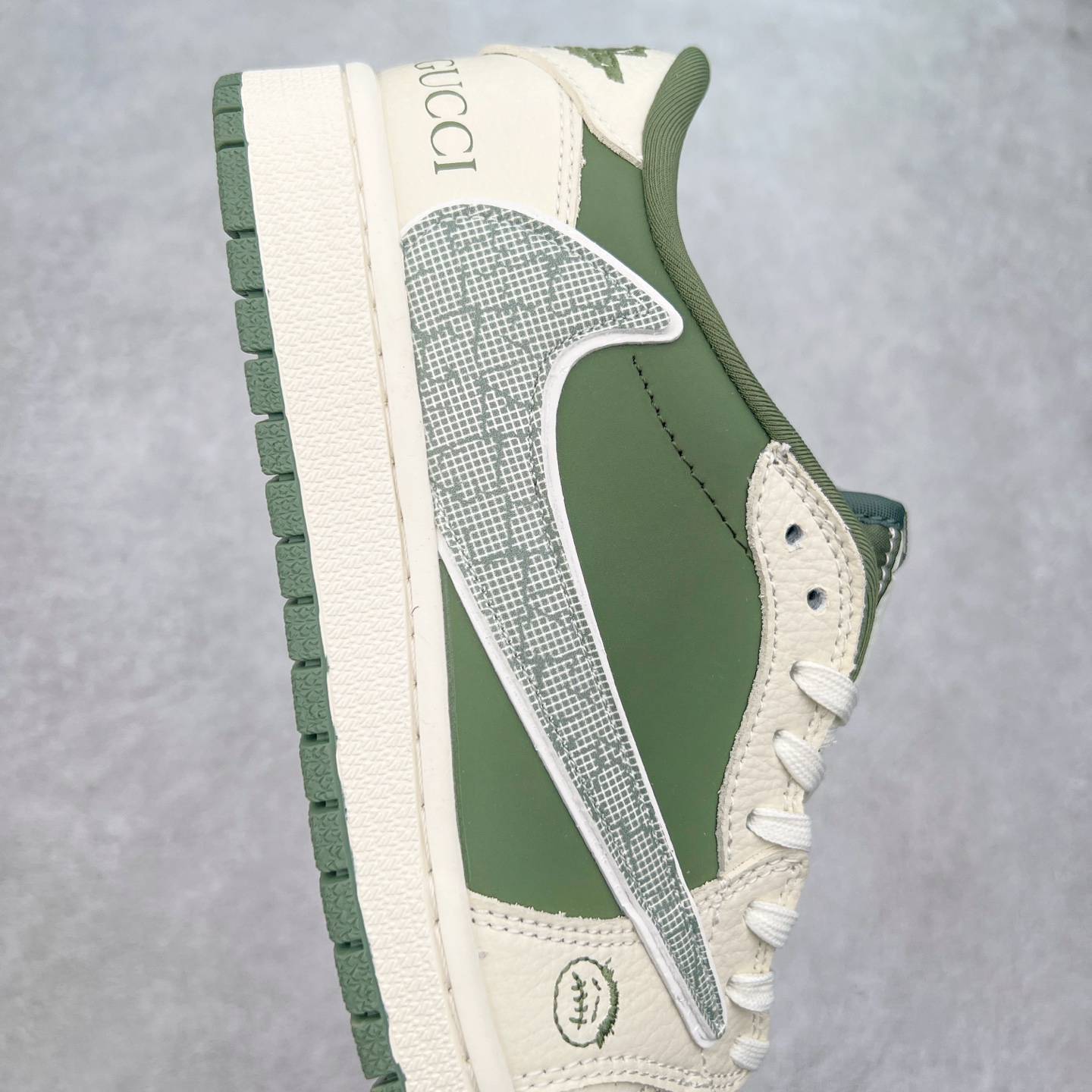 图片[6]-TS x Air Jordan AJ1 Low 倒钩低帮联名定制配色 XS2024-001 原厂内置气垫魔块 A模大底 头层小牛皮 鞋舌AJ原厂专用牛津布+AJ专用反口珍珠布+原厂无杂质高弹内里海棉+特殊封边弹力鞋带 实拍调校N版已经零色差零失真 百分百还原实物色彩所见即所得 不存在货不对板色差等低级问题 选购参考实物拍摄 不混卖不参货 只用心做好货严格选品 承诺混一赔十 尺码：36 36.5 37.5 38 38.5 39 40 40.5 41 42 42.5 43 44 44.5 45-选品中心