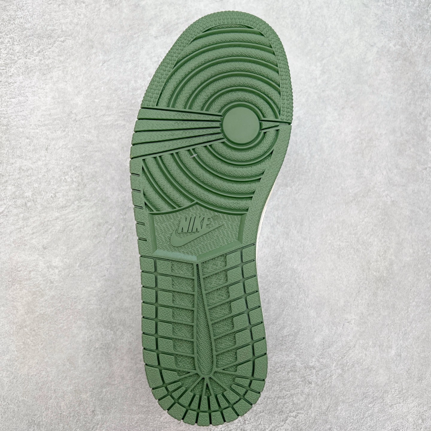 图片[9]-TS x Air Jordan AJ1 Low 倒钩低帮联名定制配色 XS2024-001 原厂内置气垫魔块 A模大底 头层小牛皮 鞋舌AJ原厂专用牛津布+AJ专用反口珍珠布+原厂无杂质高弹内里海棉+特殊封边弹力鞋带 实拍调校N版已经零色差零失真 百分百还原实物色彩所见即所得 不存在货不对板色差等低级问题 选购参考实物拍摄 不混卖不参货 只用心做好货严格选品 承诺混一赔十 尺码：36 36.5 37.5 38 38.5 39 40 40.5 41 42 42.5 43 44 44.5 45-选品中心