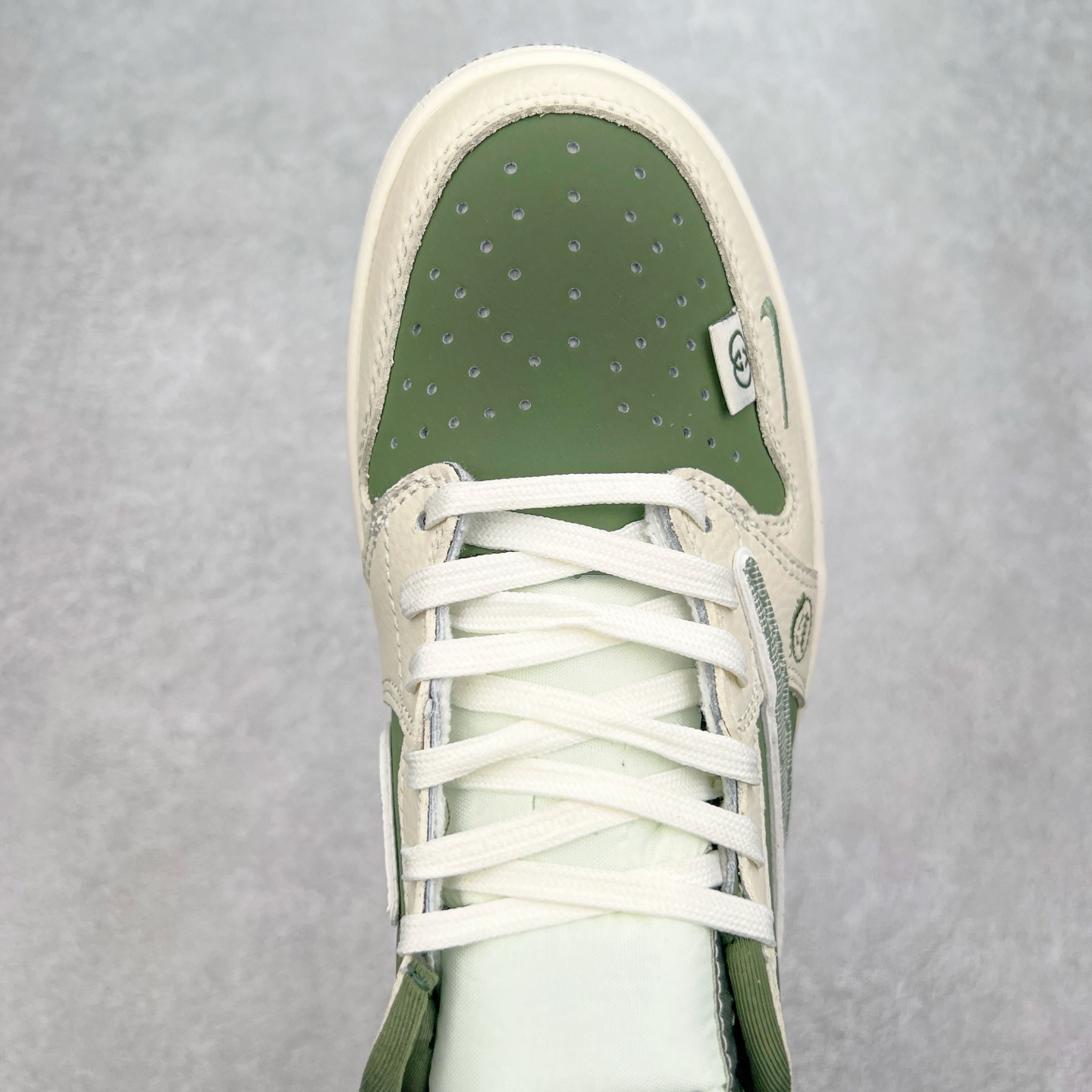 图片[4]-TS x Air Jordan AJ1 Low 倒钩低帮联名定制配色 XS2024-001 原厂内置气垫魔块 A模大底 头层小牛皮 鞋舌AJ原厂专用牛津布+AJ专用反口珍珠布+原厂无杂质高弹内里海棉+特殊封边弹力鞋带 实拍调校N版已经零色差零失真 百分百还原实物色彩所见即所得 不存在货不对板色差等低级问题 选购参考实物拍摄 不混卖不参货 只用心做好货严格选品 承诺混一赔十 尺码：36 36.5 37.5 38 38.5 39 40 40.5 41 42 42.5 43 44 44.5 45-选品中心