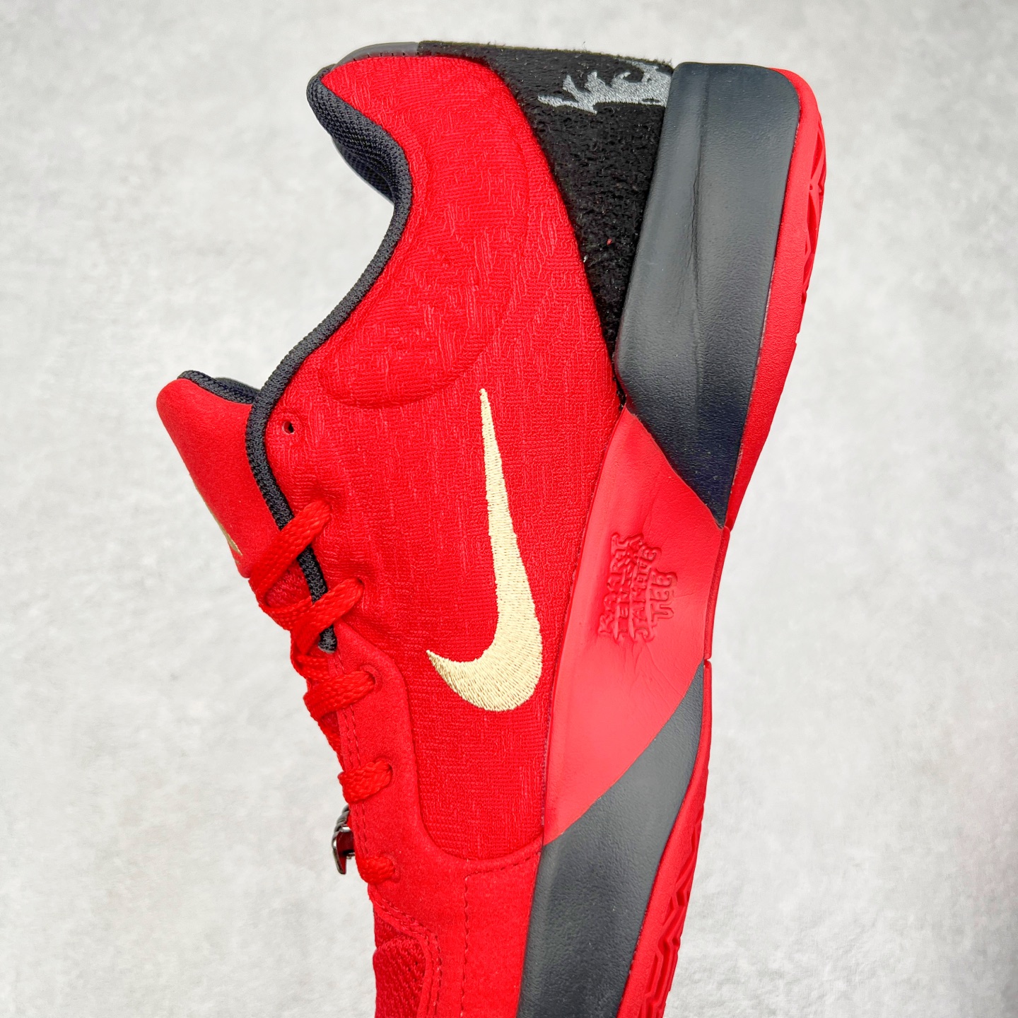 图片[7]-NK Ja 2 EP 莫兰特二代低帮篮球鞋 以鲜艳明亮的色调脱颖而出。鞋舌上醒目地展示着 “ JA ” 标志，而后跟上的 “ 12 ：AM ” 则以独特的设计呈现。鞋头和鞋舌采用透气运动网布制成，确保舒适耐用。在第一款鞋型的基础上进行了重大升级，采用更为挺拔的鞋口设计，为脚踝带来更佳的包裹与支撑感。侧面独特波纹纹理细节，打破了单调，赋予鞋子灵动与活力的视觉体验。中底部分巧妙借鉴了科比 5 的经典元素，融入斑点细节，增强了整体美学吸引力。实拍调校N版已经零色差零失真 百分百还原实物色彩所见即所得 不存在货不对板色差等低级问题 选购参考实物拍摄 不混卖不参货 只用心做好货严格选品 承诺混一赔十 尺码：36 36.5 37.5 38 38.5 39 40 40.5 41 42 42.5 43 44 44.5 45 46-选品中心