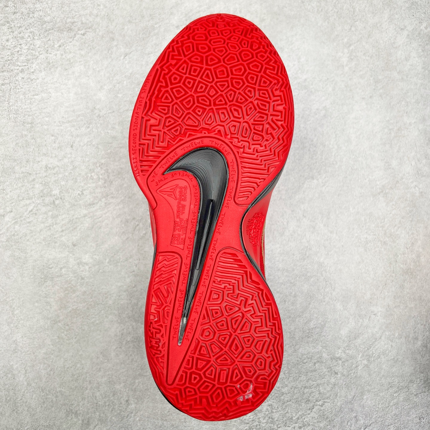 图片[9]-NK Ja 2 EP 莫兰特二代低帮篮球鞋 以鲜艳明亮的色调脱颖而出。鞋舌上醒目地展示着 “ JA ” 标志，而后跟上的 “ 12 ：AM ” 则以独特的设计呈现。鞋头和鞋舌采用透气运动网布制成，确保舒适耐用。在第一款鞋型的基础上进行了重大升级，采用更为挺拔的鞋口设计，为脚踝带来更佳的包裹与支撑感。侧面独特波纹纹理细节，打破了单调，赋予鞋子灵动与活力的视觉体验。中底部分巧妙借鉴了科比 5 的经典元素，融入斑点细节，增强了整体美学吸引力。实拍调校N版已经零色差零失真 百分百还原实物色彩所见即所得 不存在货不对板色差等低级问题 选购参考实物拍摄 不混卖不参货 只用心做好货严格选品 承诺混一赔十 尺码：36 36.5 37.5 38 38.5 39 40 40.5 41 42 42.5 43 44 44.5 45 46-选品中心