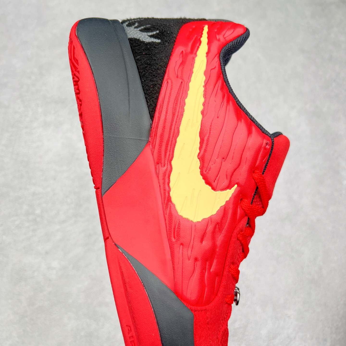 图片[6]-NK Ja 2 EP 莫兰特二代低帮篮球鞋 以鲜艳明亮的色调脱颖而出。鞋舌上醒目地展示着 “ JA ” 标志，而后跟上的 “ 12 ：AM ” 则以独特的设计呈现。鞋头和鞋舌采用透气运动网布制成，确保舒适耐用。在第一款鞋型的基础上进行了重大升级，采用更为挺拔的鞋口设计，为脚踝带来更佳的包裹与支撑感。侧面独特波纹纹理细节，打破了单调，赋予鞋子灵动与活力的视觉体验。中底部分巧妙借鉴了科比 5 的经典元素，融入斑点细节，增强了整体美学吸引力。实拍调校N版已经零色差零失真 百分百还原实物色彩所见即所得 不存在货不对板色差等低级问题 选购参考实物拍摄 不混卖不参货 只用心做好货严格选品 承诺混一赔十 尺码：36 36.5 37.5 38 38.5 39 40 40.5 41 42 42.5 43 44 44.5 45 46-选品中心