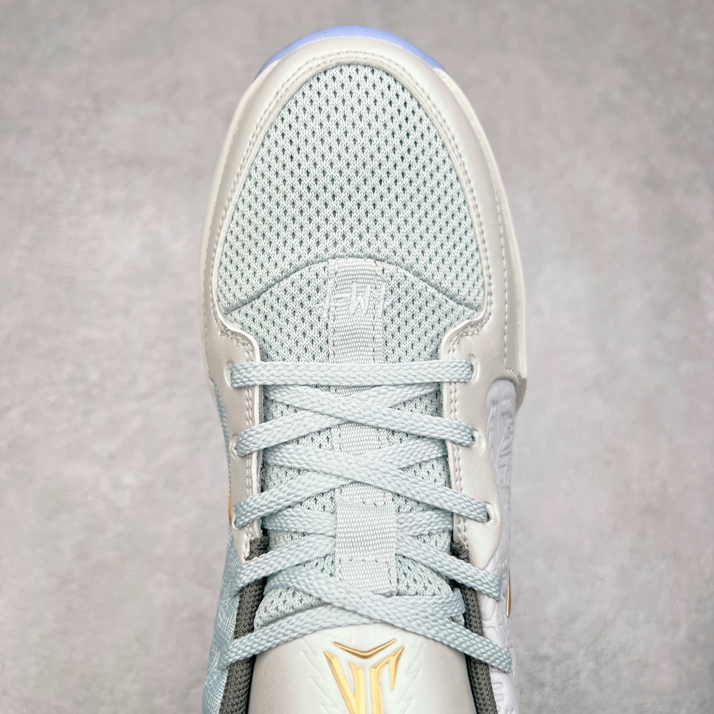 图片[4]-NK Ja 2 EP 莫兰特二代低帮篮球鞋 以鲜艳明亮的色调脱颖而出。鞋舌上醒目地展示着 “ JA ” 标志，而后跟上的 “ 12 ：AM ” 则以独特的设计呈现。鞋头和鞋舌采用透气运动网布制成，确保舒适耐用。在第一款鞋型的基础上进行了重大升级，采用更为挺拔的鞋口设计，为脚踝带来更佳的包裹与支撑感。侧面独特波纹纹理细节，打破了单调，赋予鞋子灵动与活力的视觉体验。中底部分巧妙借鉴了科比 5 的经典元素，融入斑点细节，增强了整体美学吸引力。实拍调校N版已经零色差零失真 百分百还原实物色彩所见即所得 不存在货不对板色差等低级问题 选购参考实物拍摄 不混卖不参货 只用心做好货严格选品 承诺混一赔十 尺码：36 36.5 37.5 38 38.5 39 40 40.5 41 42 42.5 43 44 44.5 45 46-选品中心