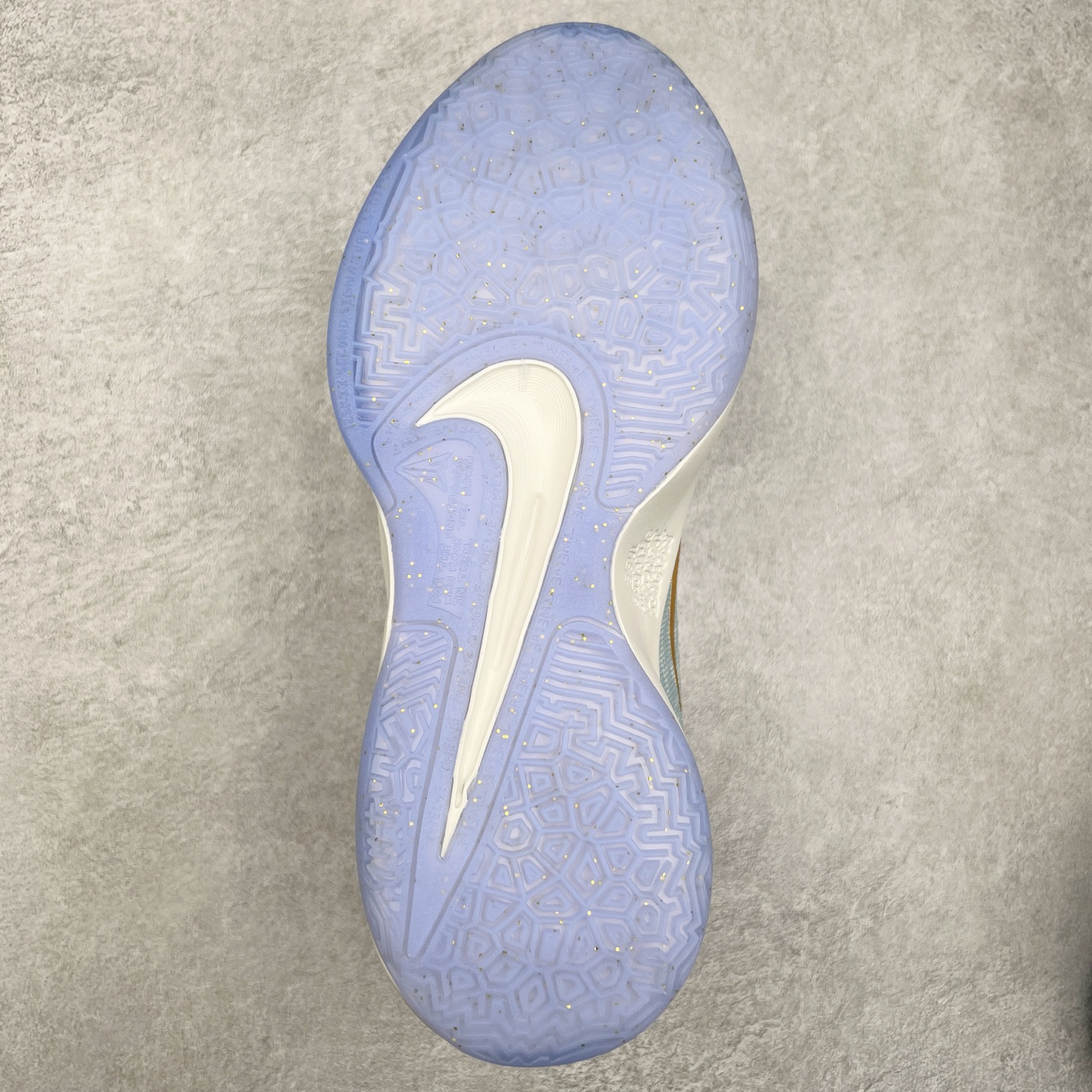 图片[9]-NK Ja 2 EP 莫兰特二代低帮篮球鞋 以鲜艳明亮的色调脱颖而出。鞋舌上醒目地展示着 “ JA ” 标志，而后跟上的 “ 12 ：AM ” 则以独特的设计呈现。鞋头和鞋舌采用透气运动网布制成，确保舒适耐用。在第一款鞋型的基础上进行了重大升级，采用更为挺拔的鞋口设计，为脚踝带来更佳的包裹与支撑感。侧面独特波纹纹理细节，打破了单调，赋予鞋子灵动与活力的视觉体验。中底部分巧妙借鉴了科比 5 的经典元素，融入斑点细节，增强了整体美学吸引力。实拍调校N版已经零色差零失真 百分百还原实物色彩所见即所得 不存在货不对板色差等低级问题 选购参考实物拍摄 不混卖不参货 只用心做好货严格选品 承诺混一赔十 尺码：36 36.5 37.5 38 38.5 39 40 40.5 41 42 42.5 43 44 44.5 45 46-选品中心