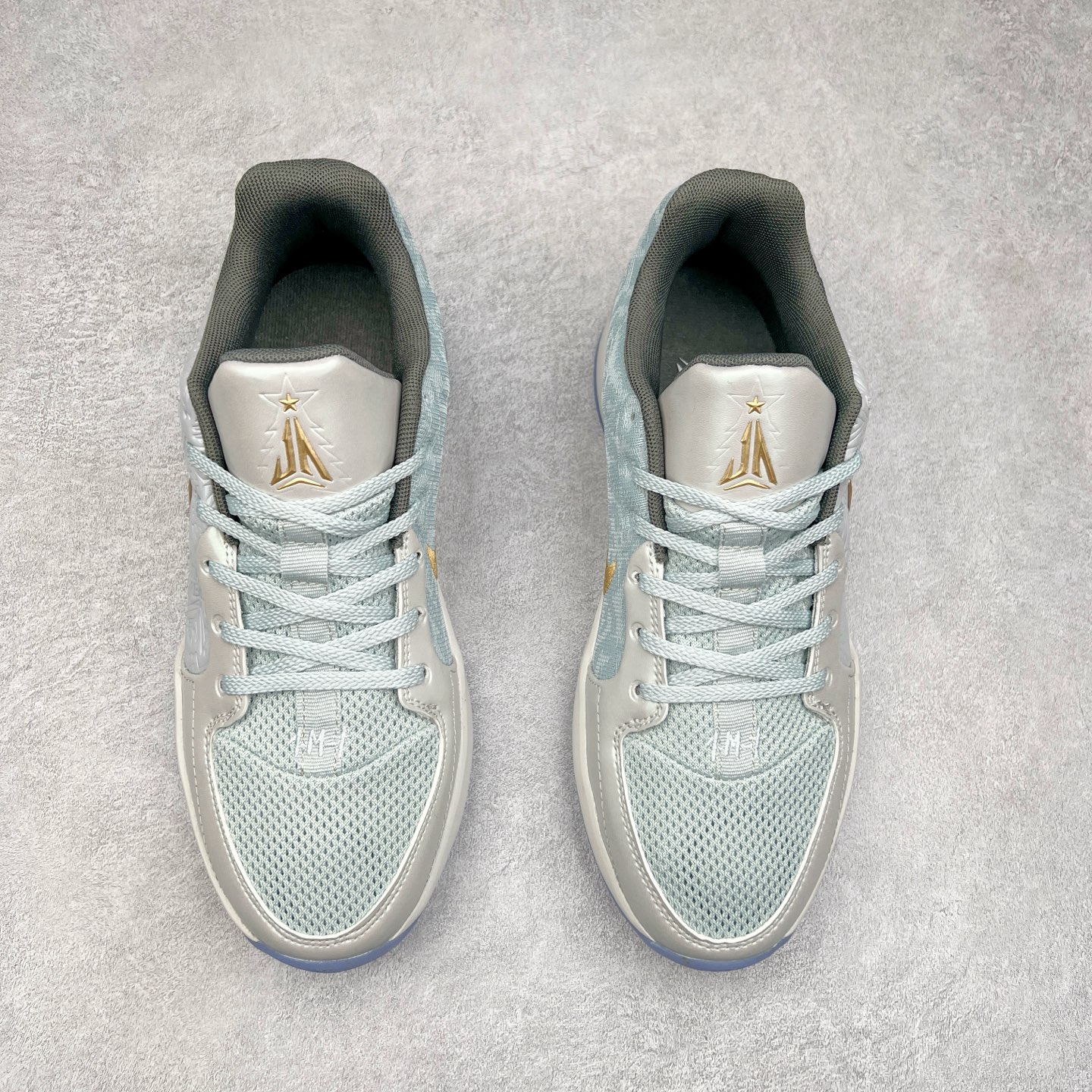 图片[2]-NK Ja 2 EP 莫兰特二代低帮篮球鞋 以鲜艳明亮的色调脱颖而出。鞋舌上醒目地展示着 “ JA ” 标志，而后跟上的 “ 12 ：AM ” 则以独特的设计呈现。鞋头和鞋舌采用透气运动网布制成，确保舒适耐用。在第一款鞋型的基础上进行了重大升级，采用更为挺拔的鞋口设计，为脚踝带来更佳的包裹与支撑感。侧面独特波纹纹理细节，打破了单调，赋予鞋子灵动与活力的视觉体验。中底部分巧妙借鉴了科比 5 的经典元素，融入斑点细节，增强了整体美学吸引力。实拍调校N版已经零色差零失真 百分百还原实物色彩所见即所得 不存在货不对板色差等低级问题 选购参考实物拍摄 不混卖不参货 只用心做好货严格选品 承诺混一赔十 尺码：36 36.5 37.5 38 38.5 39 40 40.5 41 42 42.5 43 44 44.5 45 46-选品中心