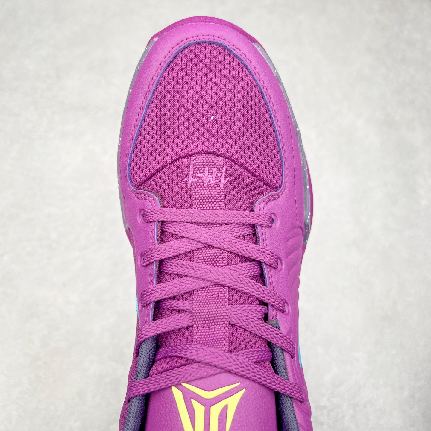 图片[4]-NK Ja 2 EP 莫兰特二代低帮篮球鞋 以鲜艳明亮的色调脱颖而出。鞋舌上醒目地展示着 “ JA ” 标志，而后跟上的 “ 12 ：AM ” 则以独特的设计呈现。鞋头和鞋舌采用透气运动网布制成，确保舒适耐用。在第一款鞋型的基础上进行了重大升级，采用更为挺拔的鞋口设计，为脚踝带来更佳的包裹与支撑感。侧面独特波纹纹理细节，打破了单调，赋予鞋子灵动与活力的视觉体验。中底部分巧妙借鉴了科比 5 的经典元素，融入斑点细节，增强了整体美学吸引力。实拍调校N版已经零色差零失真 百分百还原实物色彩所见即所得 不存在货不对板色差等低级问题 选购参考实物拍摄 不混卖不参货 只用心做好货严格选品 承诺混一赔十 尺码：36 36.5 37.5 38 38.5 39 40 40.5 41 42 42.5 43 44 44.5 45 46-选品中心