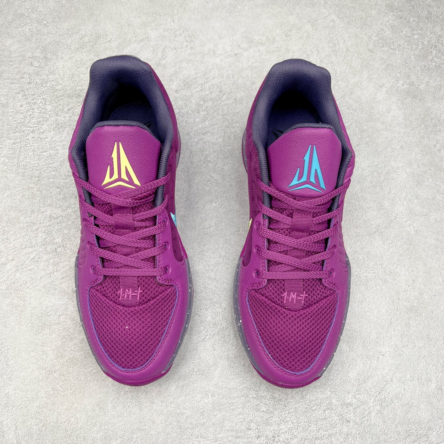 图片[2]-NK Ja 2 EP 莫兰特二代低帮篮球鞋 以鲜艳明亮的色调脱颖而出。鞋舌上醒目地展示着 “ JA ” 标志，而后跟上的 “ 12 ：AM ” 则以独特的设计呈现。鞋头和鞋舌采用透气运动网布制成，确保舒适耐用。在第一款鞋型的基础上进行了重大升级，采用更为挺拔的鞋口设计，为脚踝带来更佳的包裹与支撑感。侧面独特波纹纹理细节，打破了单调，赋予鞋子灵动与活力的视觉体验。中底部分巧妙借鉴了科比 5 的经典元素，融入斑点细节，增强了整体美学吸引力。实拍调校N版已经零色差零失真 百分百还原实物色彩所见即所得 不存在货不对板色差等低级问题 选购参考实物拍摄 不混卖不参货 只用心做好货严格选品 承诺混一赔十 尺码：36 36.5 37.5 38 38.5 39 40 40.5 41 42 42.5 43 44 44.5 45 46-选品中心