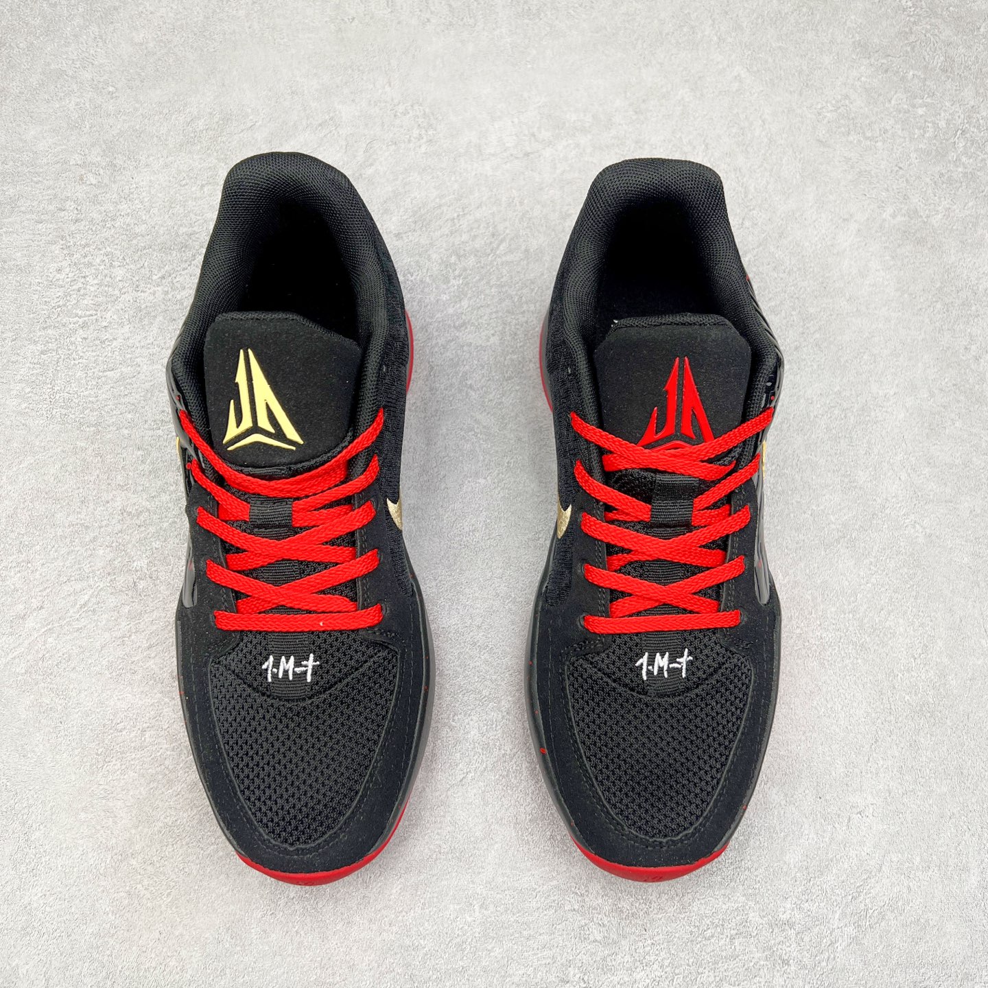 图片[2]-NK Ja 2 EP 莫兰特二代低帮篮球鞋 以鲜艳明亮的色调脱颖而出。鞋舌上醒目地展示着 “ JA ” 标志，而后跟上的 “ 12 ：AM ” 则以独特的设计呈现。鞋头和鞋舌采用透气运动网布制成，确保舒适耐用。在第一款鞋型的基础上进行了重大升级，采用更为挺拔的鞋口设计，为脚踝带来更佳的包裹与支撑感。侧面独特波纹纹理细节，打破了单调，赋予鞋子灵动与活力的视觉体验。中底部分巧妙借鉴了科比 5 的经典元素，融入斑点细节，增强了整体美学吸引力。实拍调校N版已经零色差零失真 百分百还原实物色彩所见即所得 不存在货不对板色差等低级问题 选购参考实物拍摄 不混卖不参货 只用心做好货严格选品 承诺混一赔十 尺码：36 36.5 37.5 38 38.5 39 40 40.5 41 42 42.5 43 44 44.5 45 46-选品中心