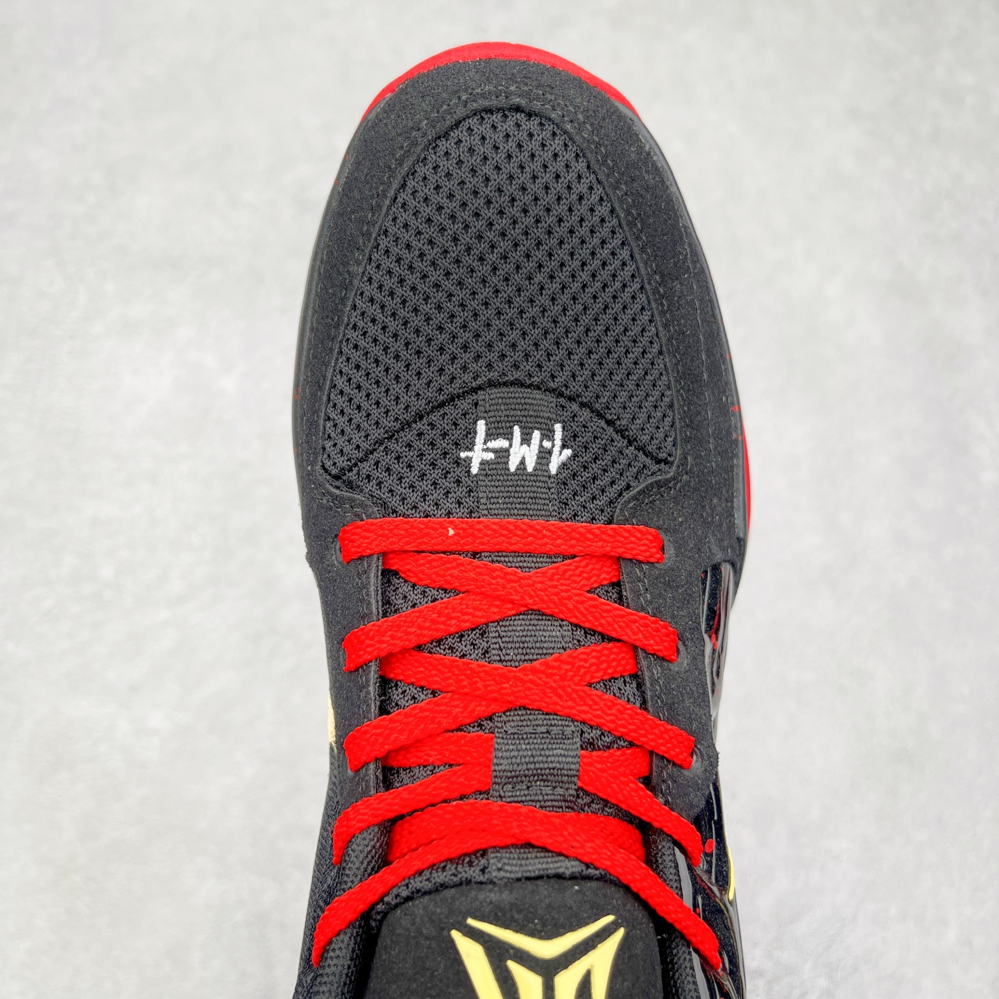 图片[4]-NK Ja 2 EP 莫兰特二代低帮篮球鞋 以鲜艳明亮的色调脱颖而出。鞋舌上醒目地展示着 “ JA ” 标志，而后跟上的 “ 12 ：AM ” 则以独特的设计呈现。鞋头和鞋舌采用透气运动网布制成，确保舒适耐用。在第一款鞋型的基础上进行了重大升级，采用更为挺拔的鞋口设计，为脚踝带来更佳的包裹与支撑感。侧面独特波纹纹理细节，打破了单调，赋予鞋子灵动与活力的视觉体验。中底部分巧妙借鉴了科比 5 的经典元素，融入斑点细节，增强了整体美学吸引力。实拍调校N版已经零色差零失真 百分百还原实物色彩所见即所得 不存在货不对板色差等低级问题 选购参考实物拍摄 不混卖不参货 只用心做好货严格选品 承诺混一赔十 尺码：36 36.5 37.5 38 38.5 39 40 40.5 41 42 42.5 43 44 44.5 45 46-选品中心