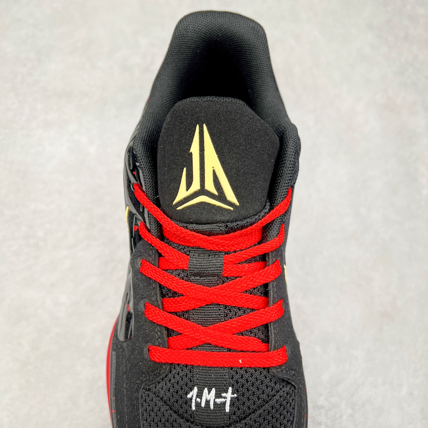 图片[5]-NK Ja 2 EP 莫兰特二代低帮篮球鞋 以鲜艳明亮的色调脱颖而出。鞋舌上醒目地展示着 “ JA ” 标志，而后跟上的 “ 12 ：AM ” 则以独特的设计呈现。鞋头和鞋舌采用透气运动网布制成，确保舒适耐用。在第一款鞋型的基础上进行了重大升级，采用更为挺拔的鞋口设计，为脚踝带来更佳的包裹与支撑感。侧面独特波纹纹理细节，打破了单调，赋予鞋子灵动与活力的视觉体验。中底部分巧妙借鉴了科比 5 的经典元素，融入斑点细节，增强了整体美学吸引力。实拍调校N版已经零色差零失真 百分百还原实物色彩所见即所得 不存在货不对板色差等低级问题 选购参考实物拍摄 不混卖不参货 只用心做好货严格选品 承诺混一赔十 尺码：36 36.5 37.5 38 38.5 39 40 40.5 41 42 42.5 43 44 44.5 45 46-选品中心