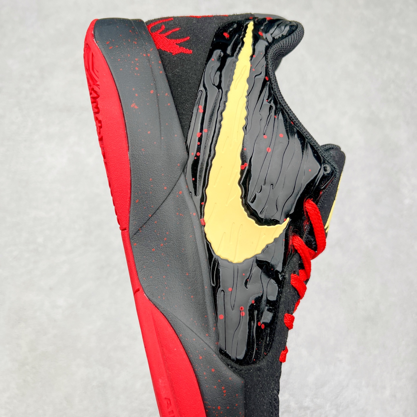 图片[6]-NK Ja 2 EP 莫兰特二代低帮篮球鞋 以鲜艳明亮的色调脱颖而出。鞋舌上醒目地展示着 “ JA ” 标志，而后跟上的 “ 12 ：AM ” 则以独特的设计呈现。鞋头和鞋舌采用透气运动网布制成，确保舒适耐用。在第一款鞋型的基础上进行了重大升级，采用更为挺拔的鞋口设计，为脚踝带来更佳的包裹与支撑感。侧面独特波纹纹理细节，打破了单调，赋予鞋子灵动与活力的视觉体验。中底部分巧妙借鉴了科比 5 的经典元素，融入斑点细节，增强了整体美学吸引力。实拍调校N版已经零色差零失真 百分百还原实物色彩所见即所得 不存在货不对板色差等低级问题 选购参考实物拍摄 不混卖不参货 只用心做好货严格选品 承诺混一赔十 尺码：36 36.5 37.5 38 38.5 39 40 40.5 41 42 42.5 43 44 44.5 45 46-选品中心