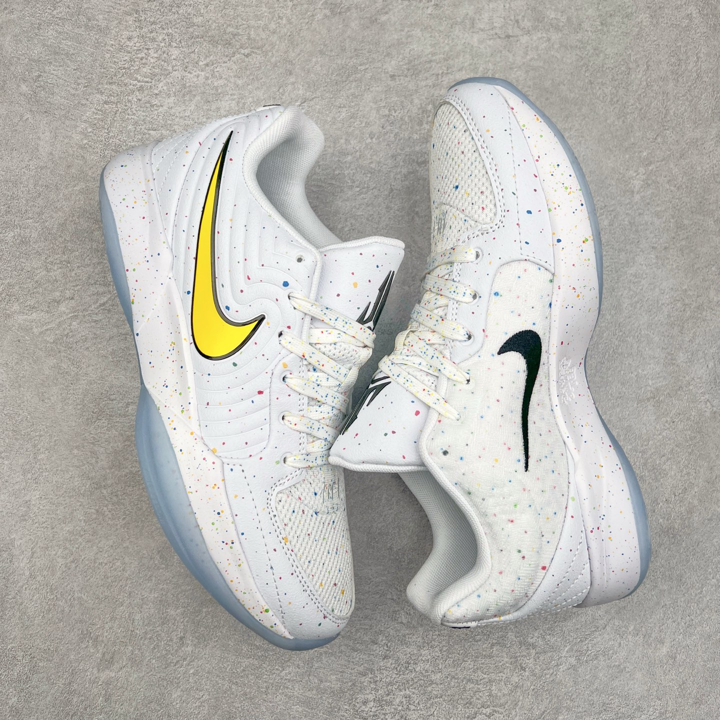 图片[3]-NK Ja 2 EP 莫兰特二代低帮篮球鞋 以鲜艳明亮的色调脱颖而出。鞋舌上醒目地展示着 “ JA ” 标志，而后跟上的 “ 12 ：AM ” 则以独特的设计呈现。鞋头和鞋舌采用透气运动网布制成，确保舒适耐用。在第一款鞋型的基础上进行了重大升级，采用更为挺拔的鞋口设计，为脚踝带来更佳的包裹与支撑感。侧面独特波纹纹理细节，打破了单调，赋予鞋子灵动与活力的视觉体验。中底部分巧妙借鉴了科比 5 的经典元素，融入斑点细节，增强了整体美学吸引力。实拍调校N版已经零色差零失真 百分百还原实物色彩所见即所得 不存在货不对板色差等低级问题 选购参考实物拍摄 不混卖不参货 只用心做好货严格选品 承诺混一赔十 尺码：36 36.5 37.5 38 38.5 39 40 40.5 41 42 42.5 43 44 44.5 45 46-选品中心