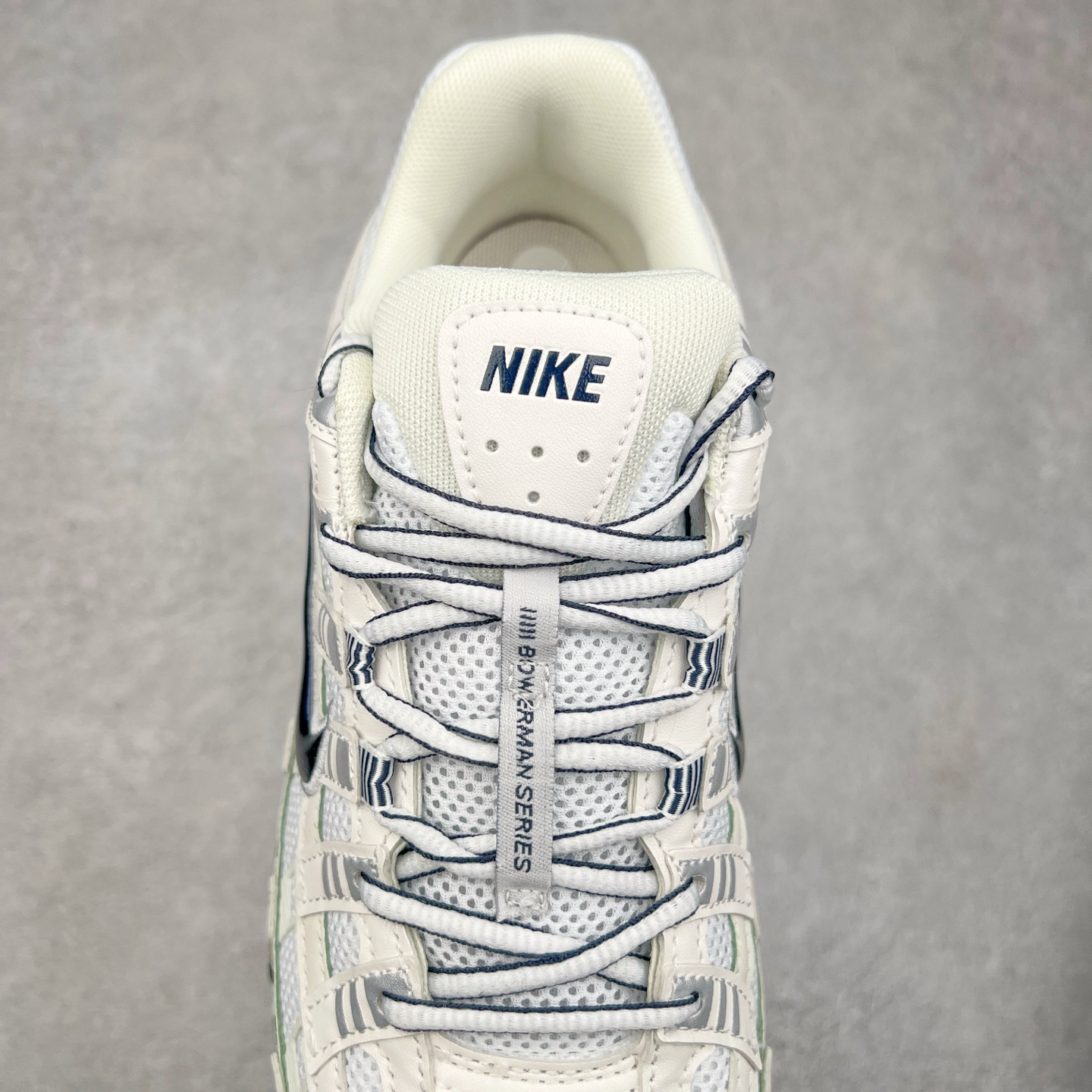 图片[5]-＃A1 NK P-6000 系列低帮复古老爹风休闲运动舒适慢跑鞋 CD6404-018 购入原鞋原装纸板楦头开发 独家私模四层组合大底 市场唯一正确版本 良心定价 新配色陆续出货 进口三文治网面 融合 Pegasus 过往运动鞋设计 助力 21 世纪早期跑步运动跃升时尚新高度 采用透气网眼布、运动风格线条和耐穿覆面 兼具吸睛外观和舒适感受 中底泡绵以田径赛道为灵感 打造厚实设计 缔造出众缓震性能 尺码：36 36.5 37.5 38 38.5 39 40 40.5 41 42 42.5 43 44 44.5 45 46-选品中心