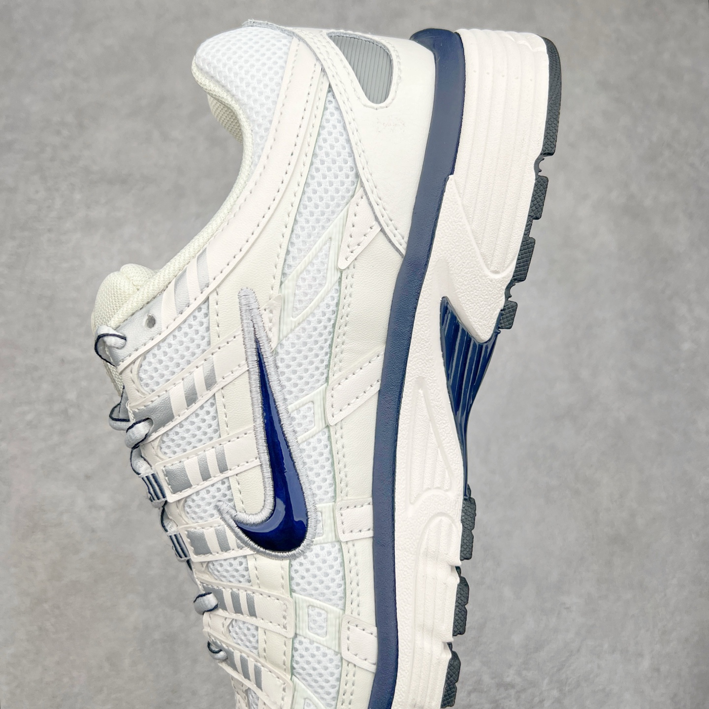 图片[7]-＃A1 NK P-6000 系列低帮复古老爹风休闲运动舒适慢跑鞋 CD6404-018 购入原鞋原装纸板楦头开发 独家私模四层组合大底 市场唯一正确版本 良心定价 新配色陆续出货 进口三文治网面 融合 Pegasus 过往运动鞋设计 助力 21 世纪早期跑步运动跃升时尚新高度 采用透气网眼布、运动风格线条和耐穿覆面 兼具吸睛外观和舒适感受 中底泡绵以田径赛道为灵感 打造厚实设计 缔造出众缓震性能 尺码：36 36.5 37.5 38 38.5 39 40 40.5 41 42 42.5 43 44 44.5 45 46-选品中心