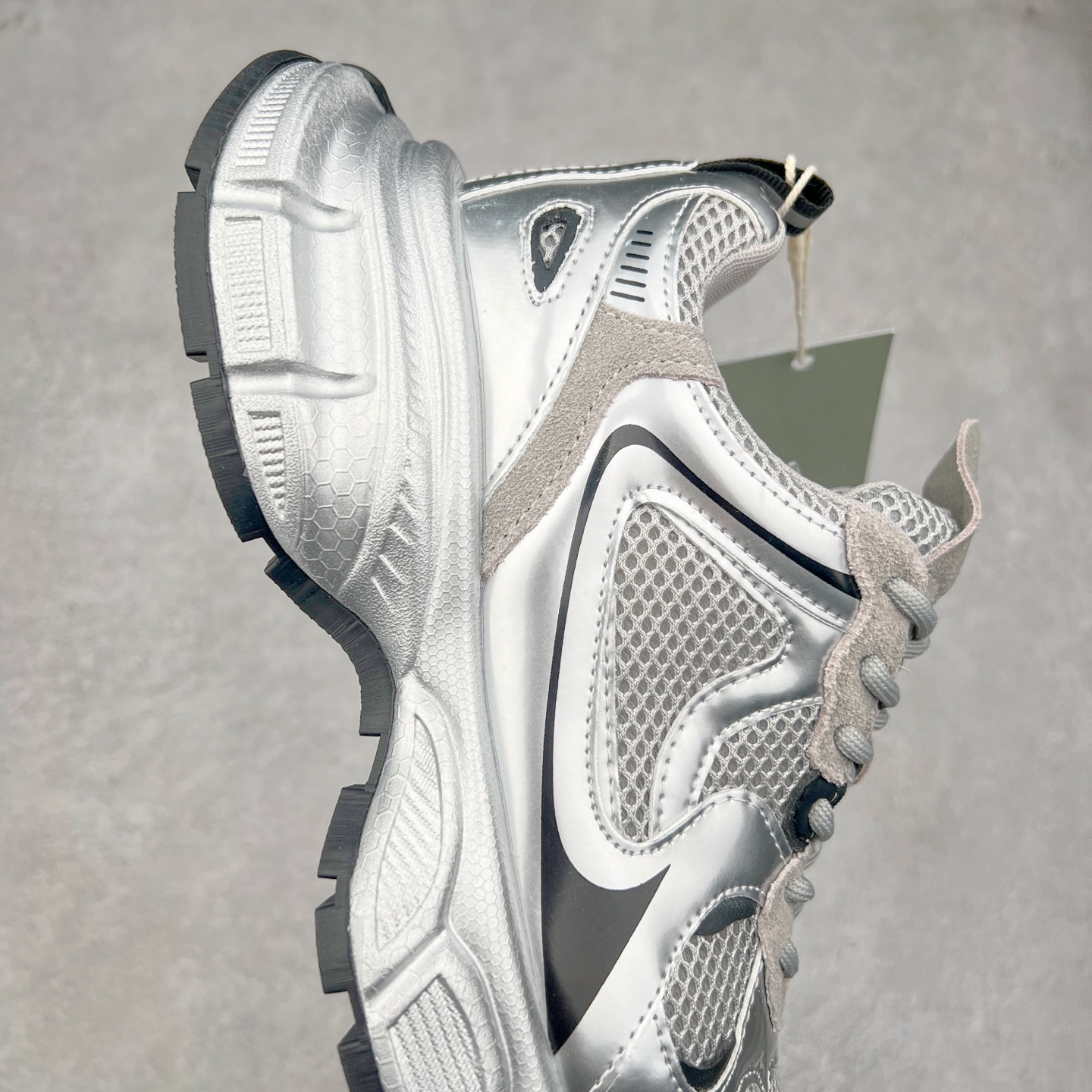 图片[6]-GG-CC Chunky Low白鹿同款独星球 2024新款GGCC低帮复古厚底增高老爹鞋 时髦look轻松定格 不费力展现率性氛围 原版正确大底 高档银盒 酷帅机能风不规则设计大底 8CM 增高厚底 大长腿既视感轻松拿捏 货号：G24X9833 尺码：35 36 37 38 39 40-选品中心