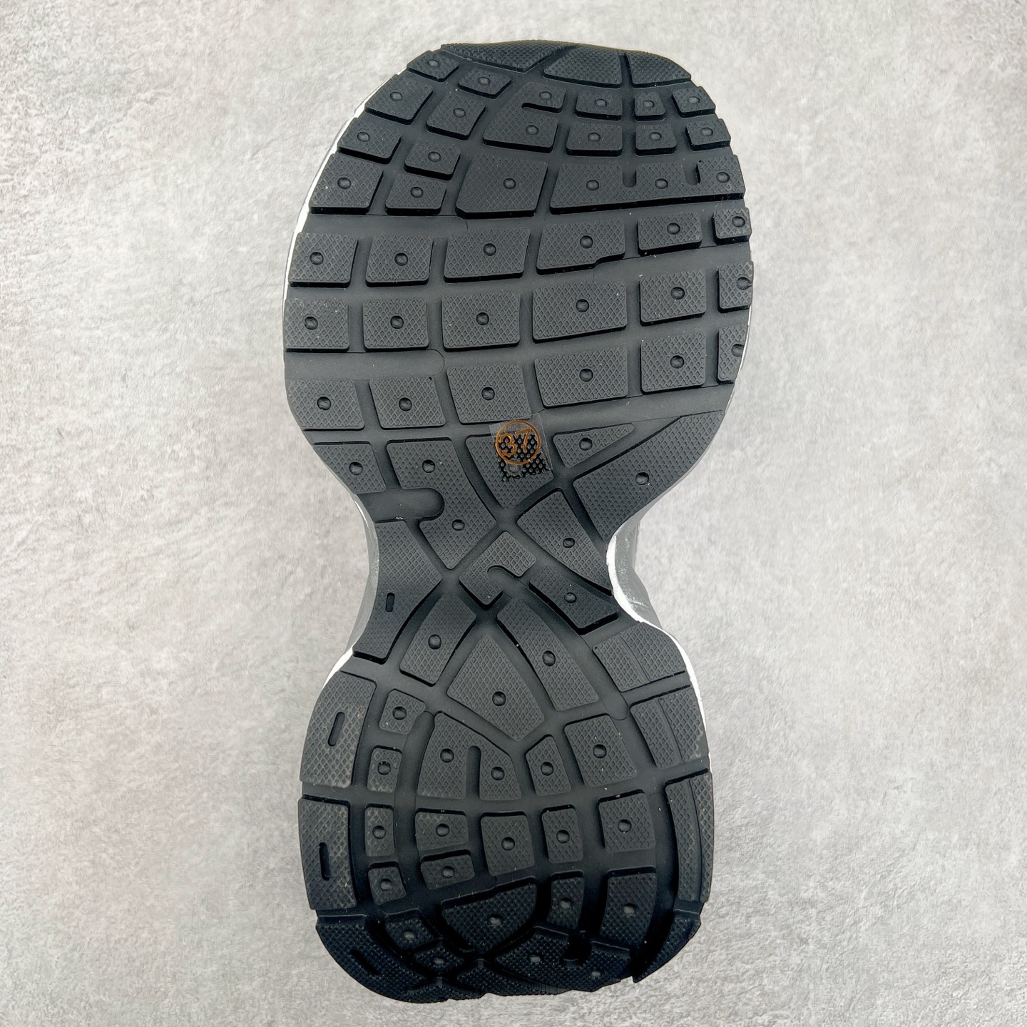 图片[9]-GG-CC Chunky Low白鹿同款独星球 2024新款GGCC低帮复古厚底增高老爹鞋 时髦look轻松定格 不费力展现率性氛围 原版正确大底 高档银盒 酷帅机能风不规则设计大底 8CM 增高厚底 大长腿既视感轻松拿捏 货号：G24X9833 尺码：35 36 37 38 39 40-选品中心