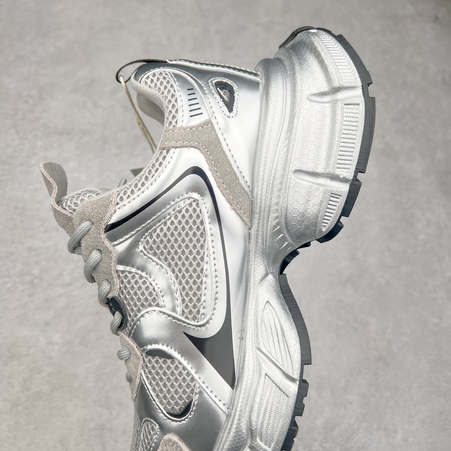 图片[7]-GG-CC Chunky Low白鹿同款独星球 2024新款GGCC低帮复古厚底增高老爹鞋 时髦look轻松定格 不费力展现率性氛围 原版正确大底 高档银盒 酷帅机能风不规则设计大底 8CM 增高厚底 大长腿既视感轻松拿捏 货号：G24X9833 尺码：35 36 37 38 39 40-选品中心