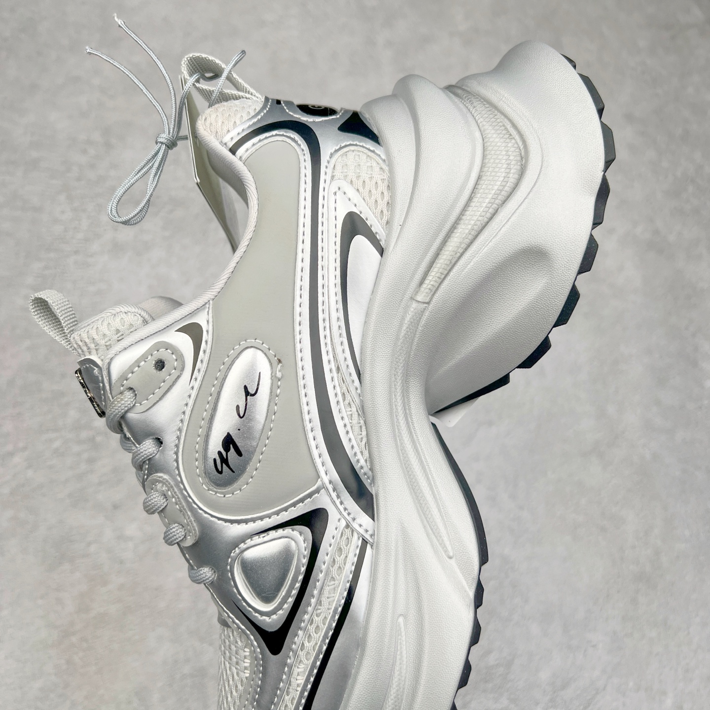 图片[7]-GG-CC Chunky Low白鹿同款独星球 2024新款GGCC低帮复古厚底增高老爹鞋 时髦look轻松定格 不费力展现率性氛围 原版正确大底 高档银盒 酷帅机能风不规则设计大底 8CM 增高厚底 大长腿既视感轻松拿捏 货号：G24X9833 尺码：35 36 37 38 39 40-选品中心