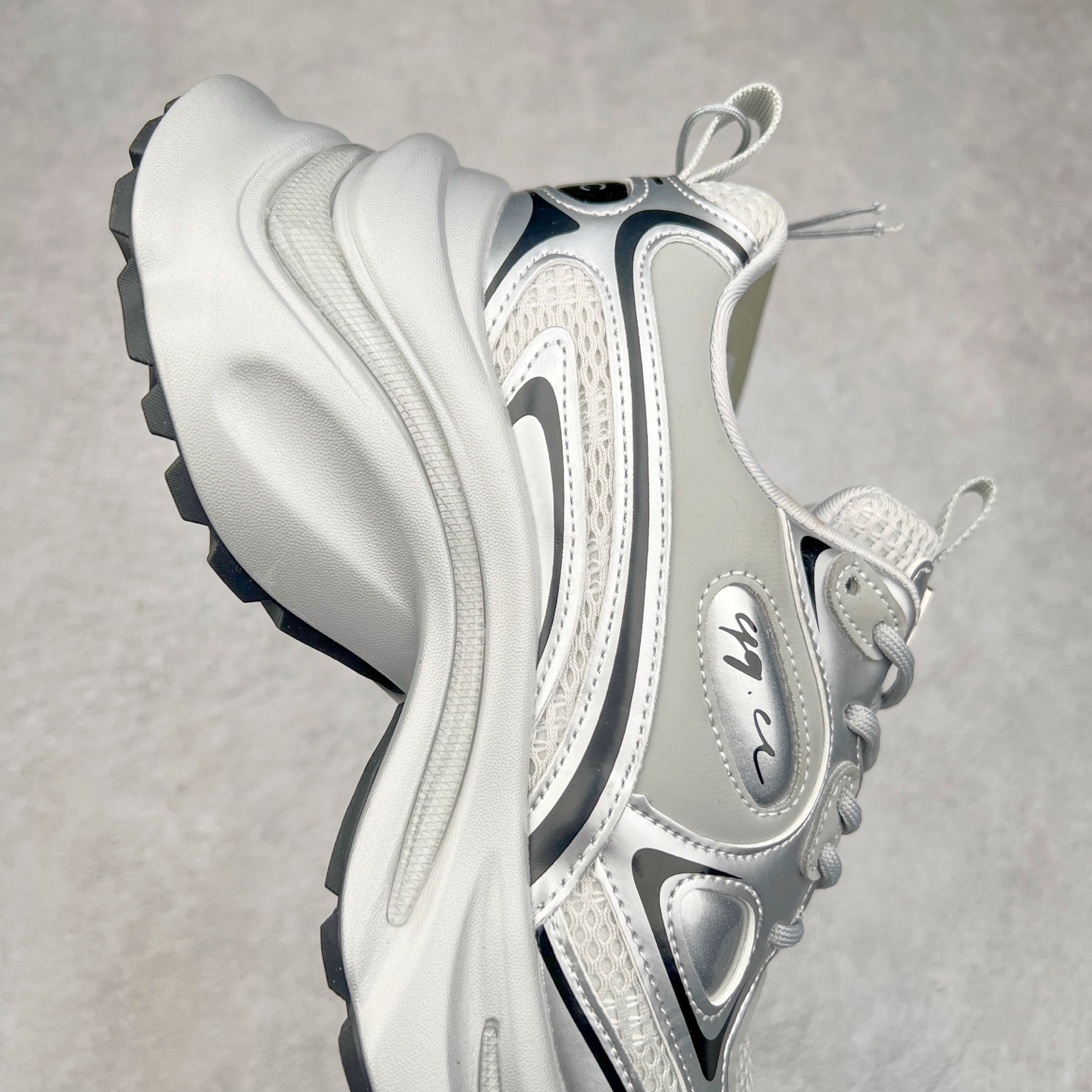 图片[6]-GG-CC Chunky Low白鹿同款独星球 2024新款GGCC低帮复古厚底增高老爹鞋 时髦look轻松定格 不费力展现率性氛围 原版正确大底 高档银盒 酷帅机能风不规则设计大底 8CM 增高厚底 大长腿既视感轻松拿捏 货号：G24X9833 尺码：35 36 37 38 39 40-选品中心